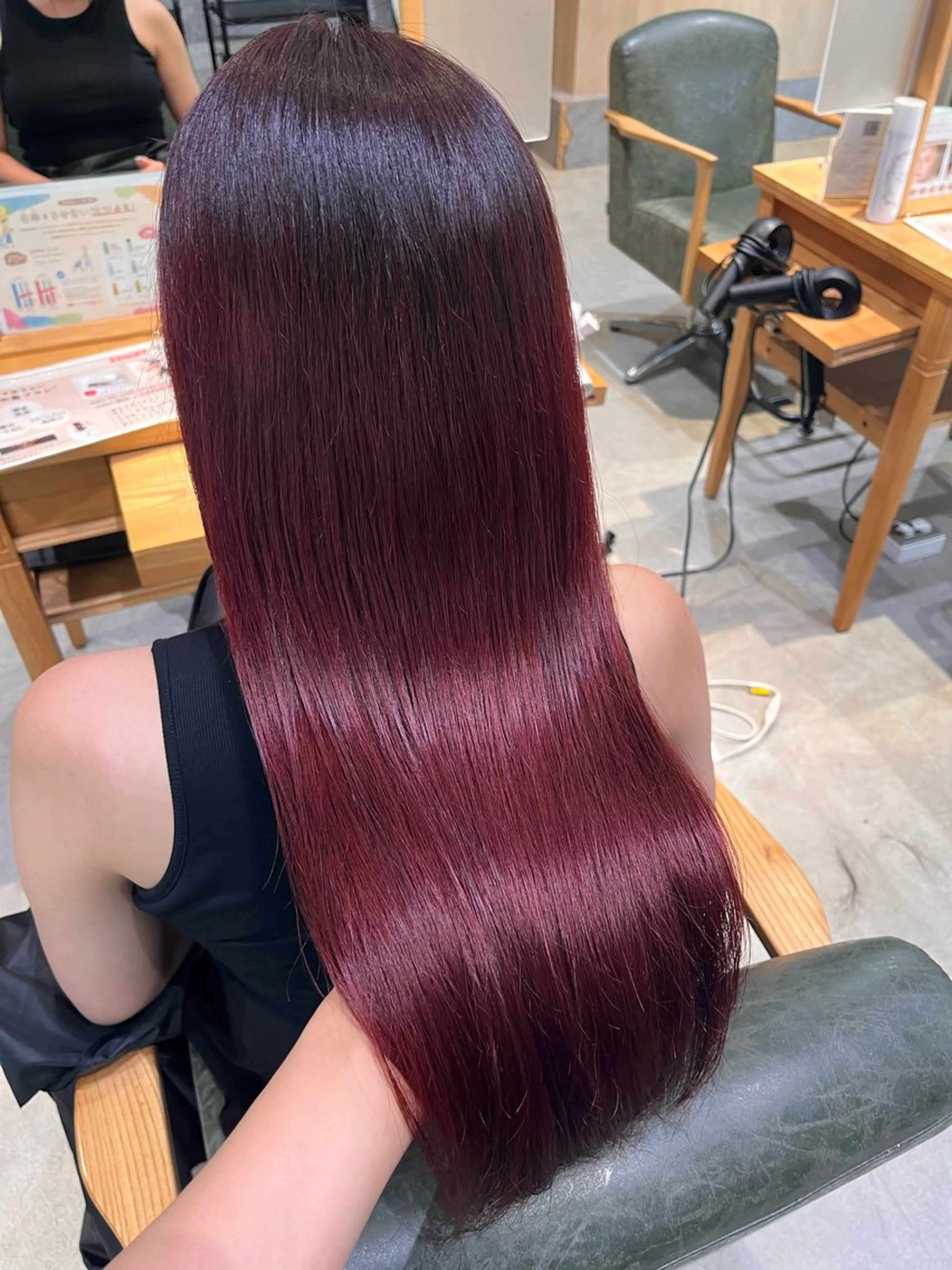 ロング カラー ブリーチ ハイトーンカラー ブリーチなしカラー レッドカラー オタク美容師🛍/ 酸性ストレート/艶髪のヘアスタイル