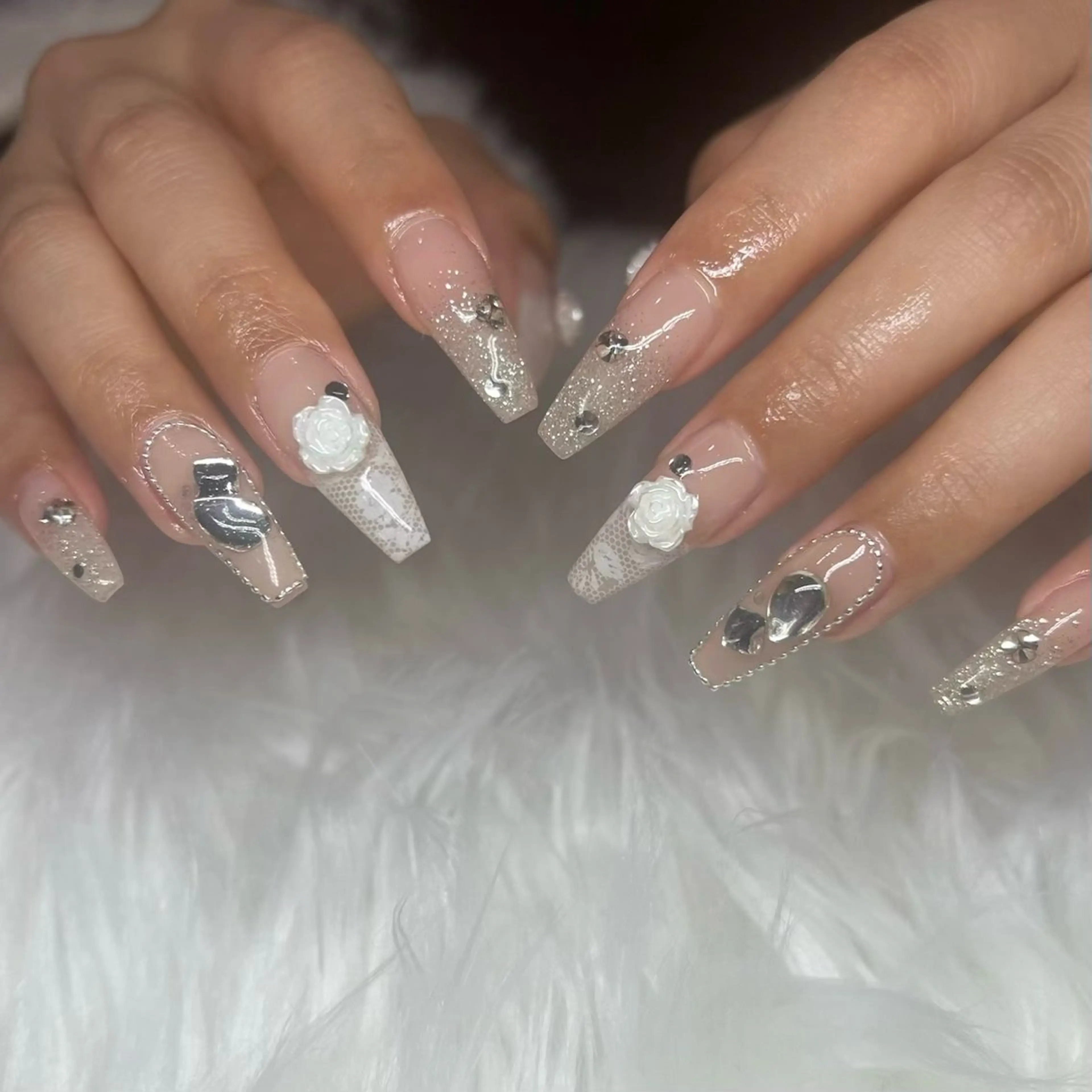 ネイル アートネイル 透明感ネイル ｜mahiru.のネイルデザイン