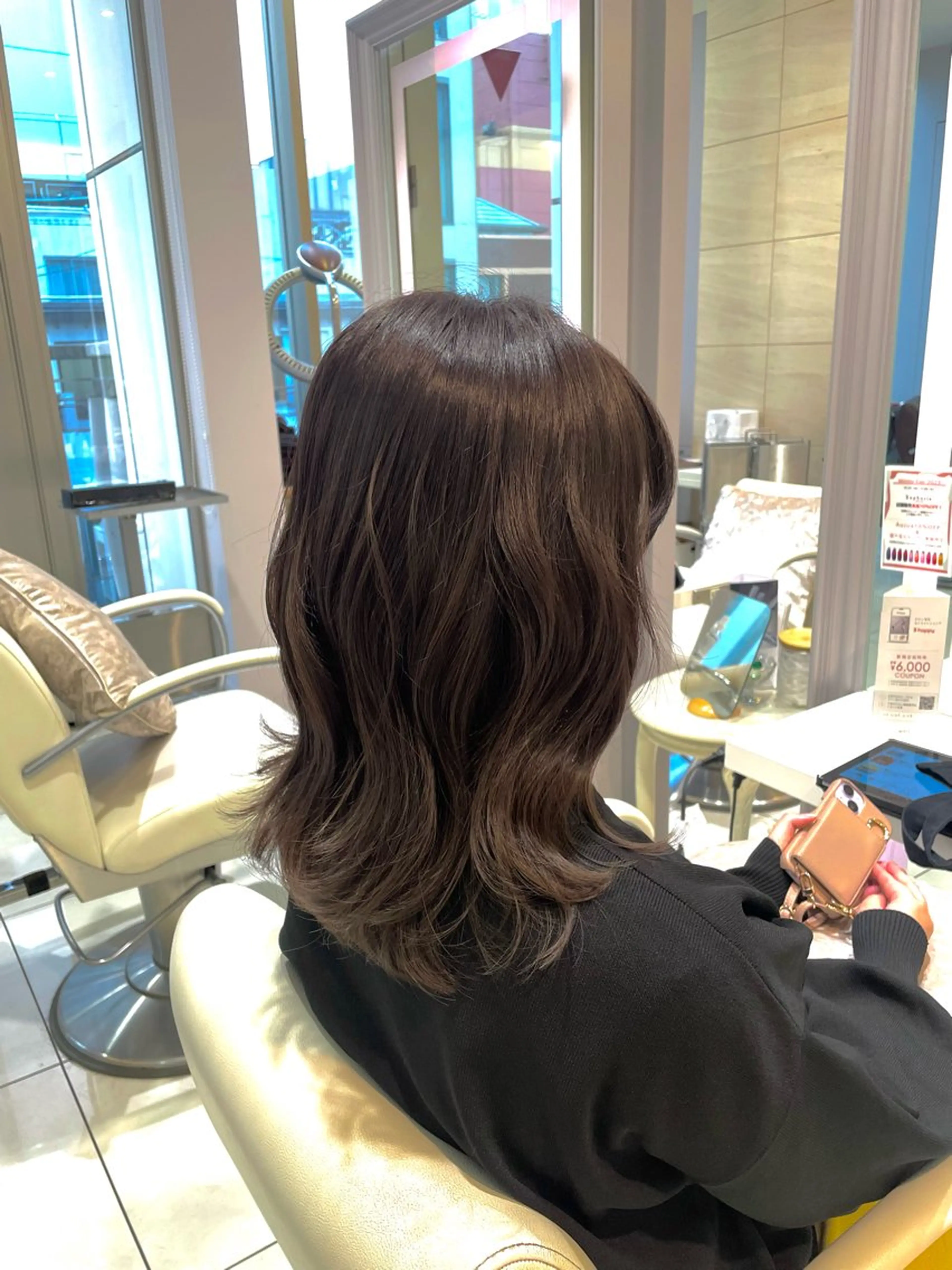 セミロング カラー 透明感カラー ダークグレー ダークグレージュ グレージュ Euphoria 銀座店所属・Euphoria 銀座 みおこのヘアスタイル