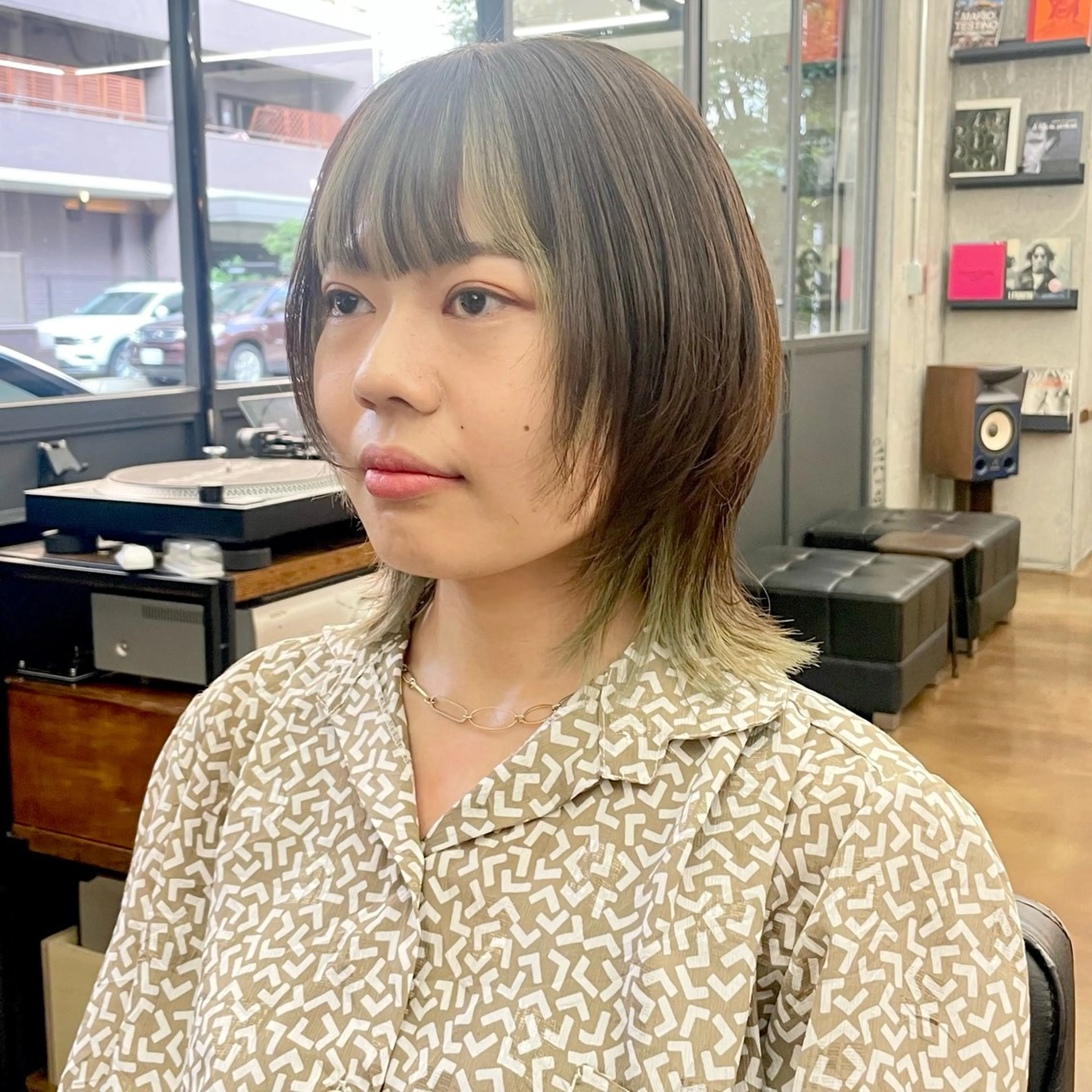 ミディアム カラー メンズ メンズブリーチ メンズウルフカット ブリーチ グレージュ レイヤーカット カット ヘアカラー トリートメント ヘアセット ✂︎ウルフ・ショート ✂︎MIKUNIのヘアスタイル