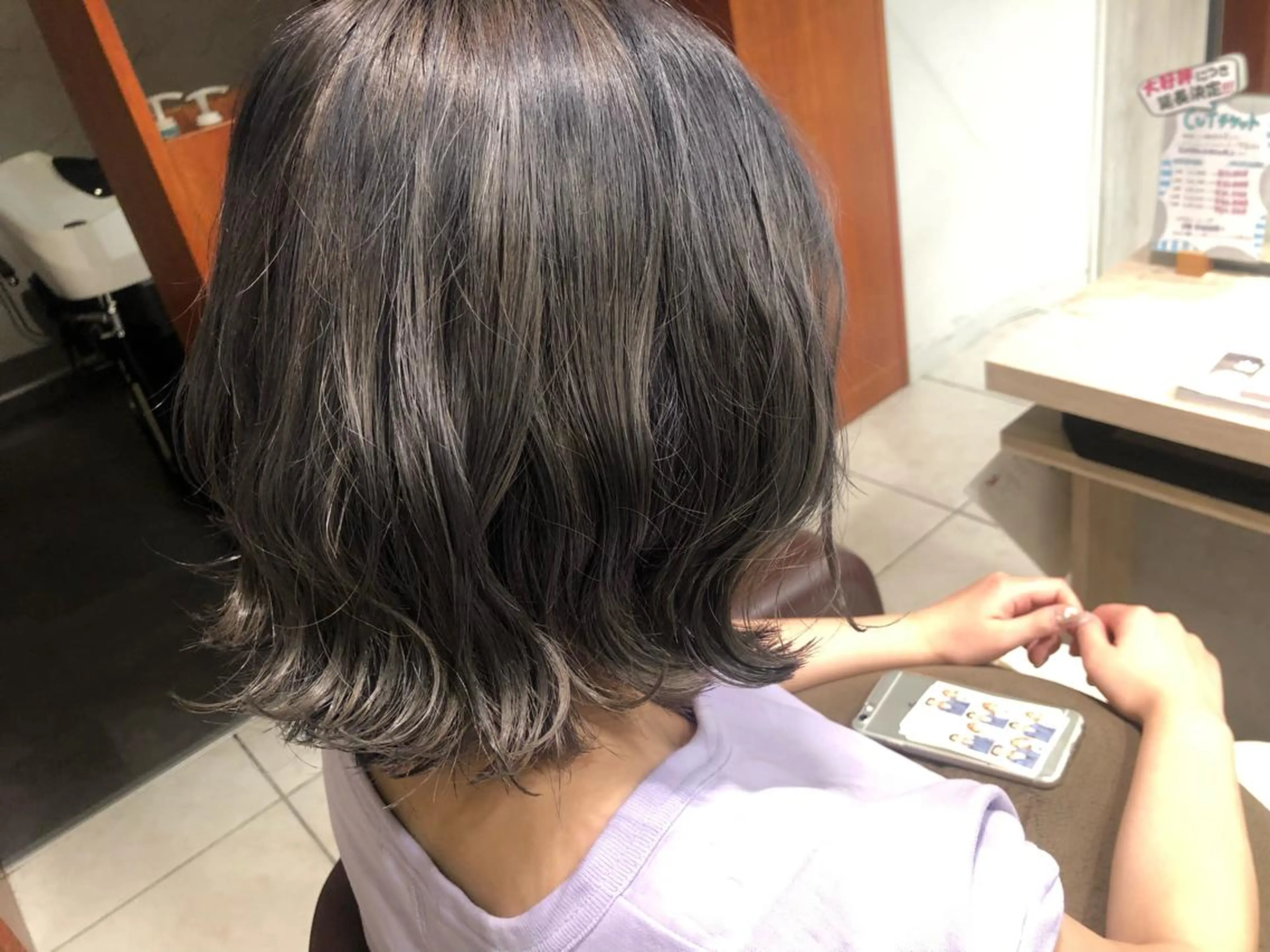 ミディアム カラー カット 渡邊 桃香のヘアスタイル