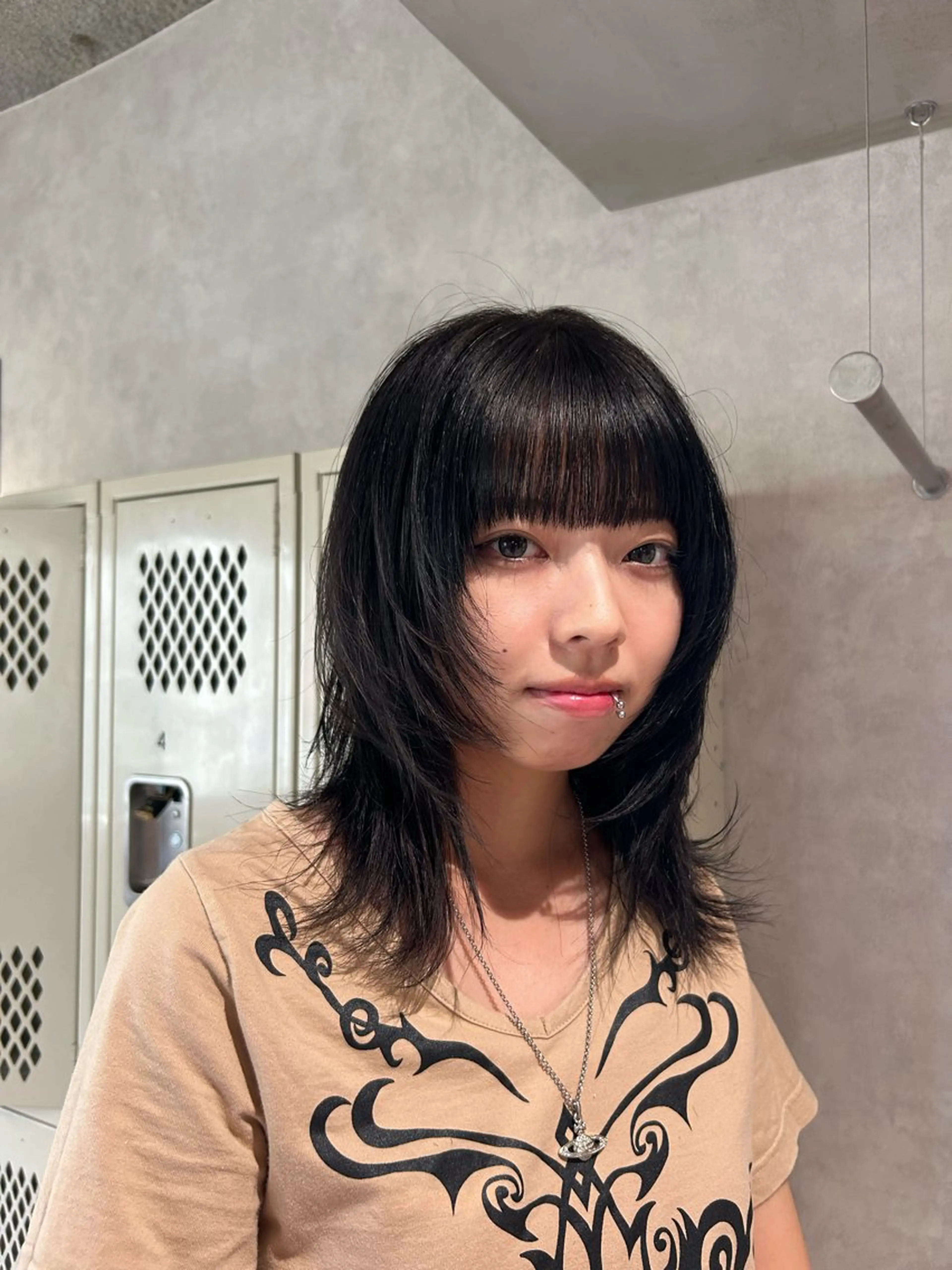 ミディアム 顔周りカット レイヤーカット カット ayano🍒パーマ 暖色カラーのヘアスタイル