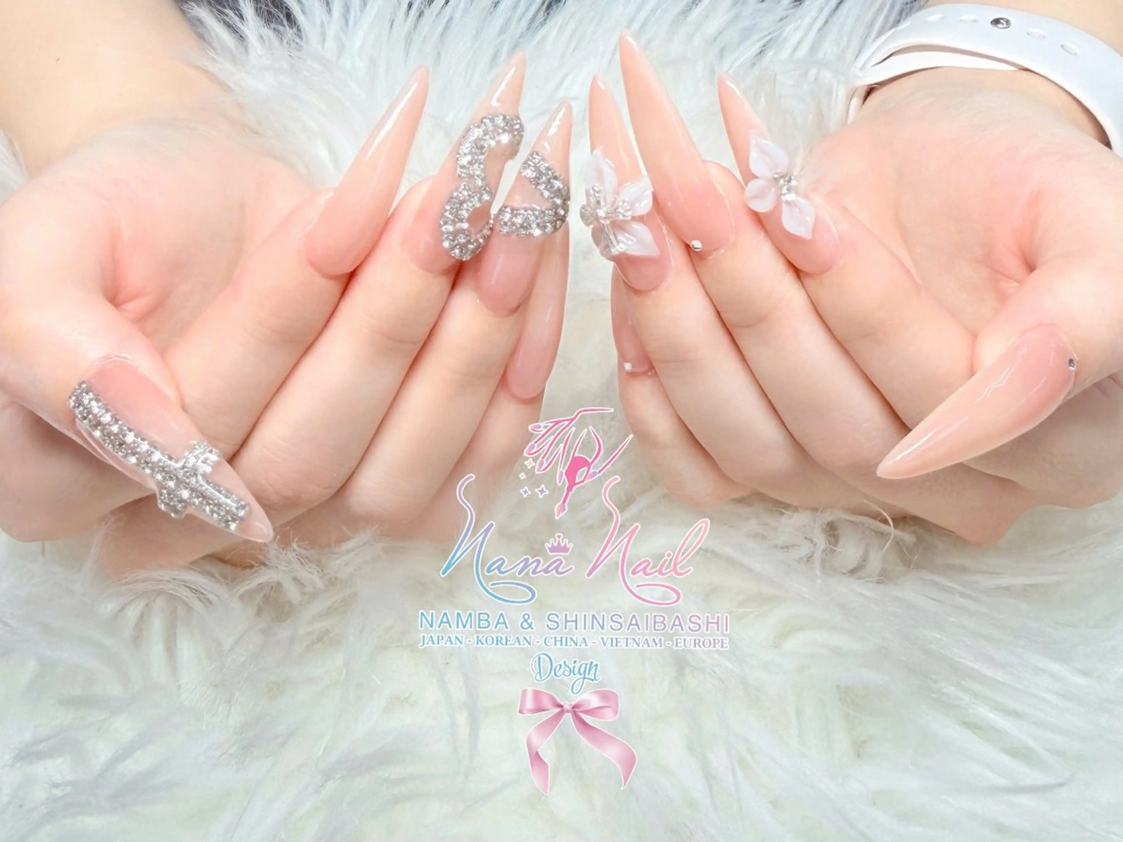 セミロング 韓国風ヘア クリスマス ハンドネイル 79Linanailnamba所属・Linanail Nambaのネイルデザイン