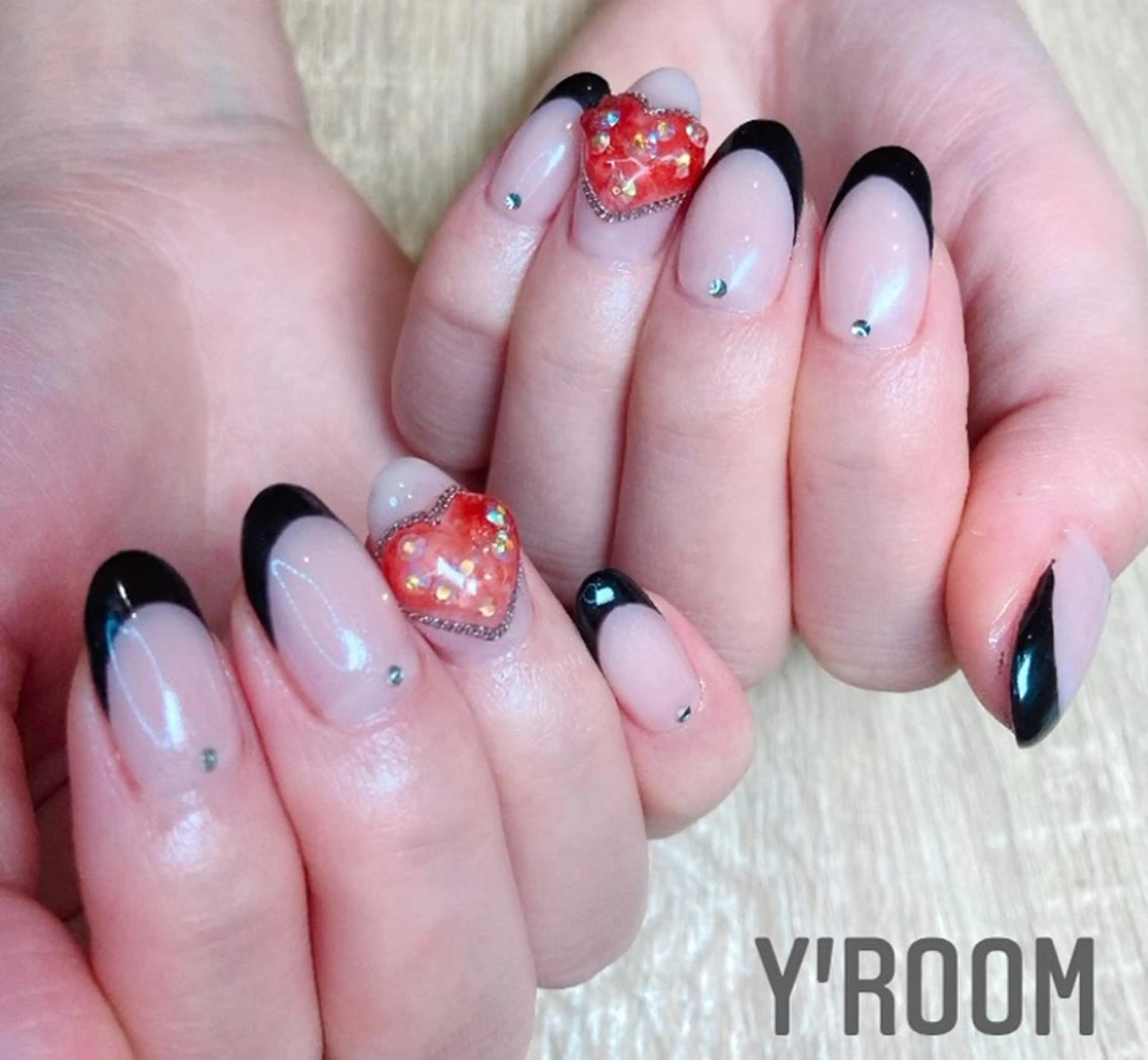 ネイル オーロラネイル フラッシュネイル フットネイル フレンチネイル ジェルネイル YUKA （ネイリスト）のネイルデザイン