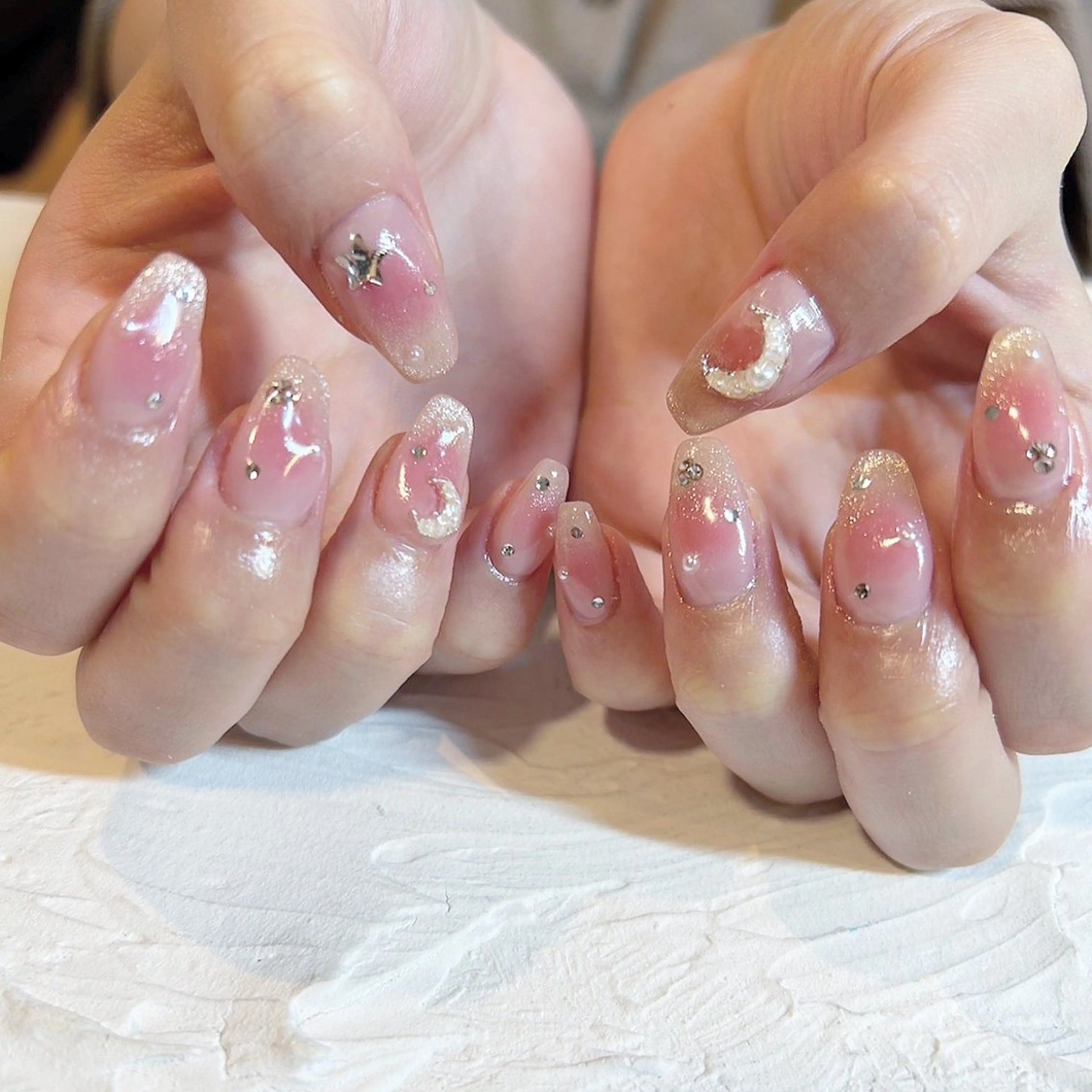 ネイル チークネイル ハンドネイル Minami 🍓のネイルデザイン