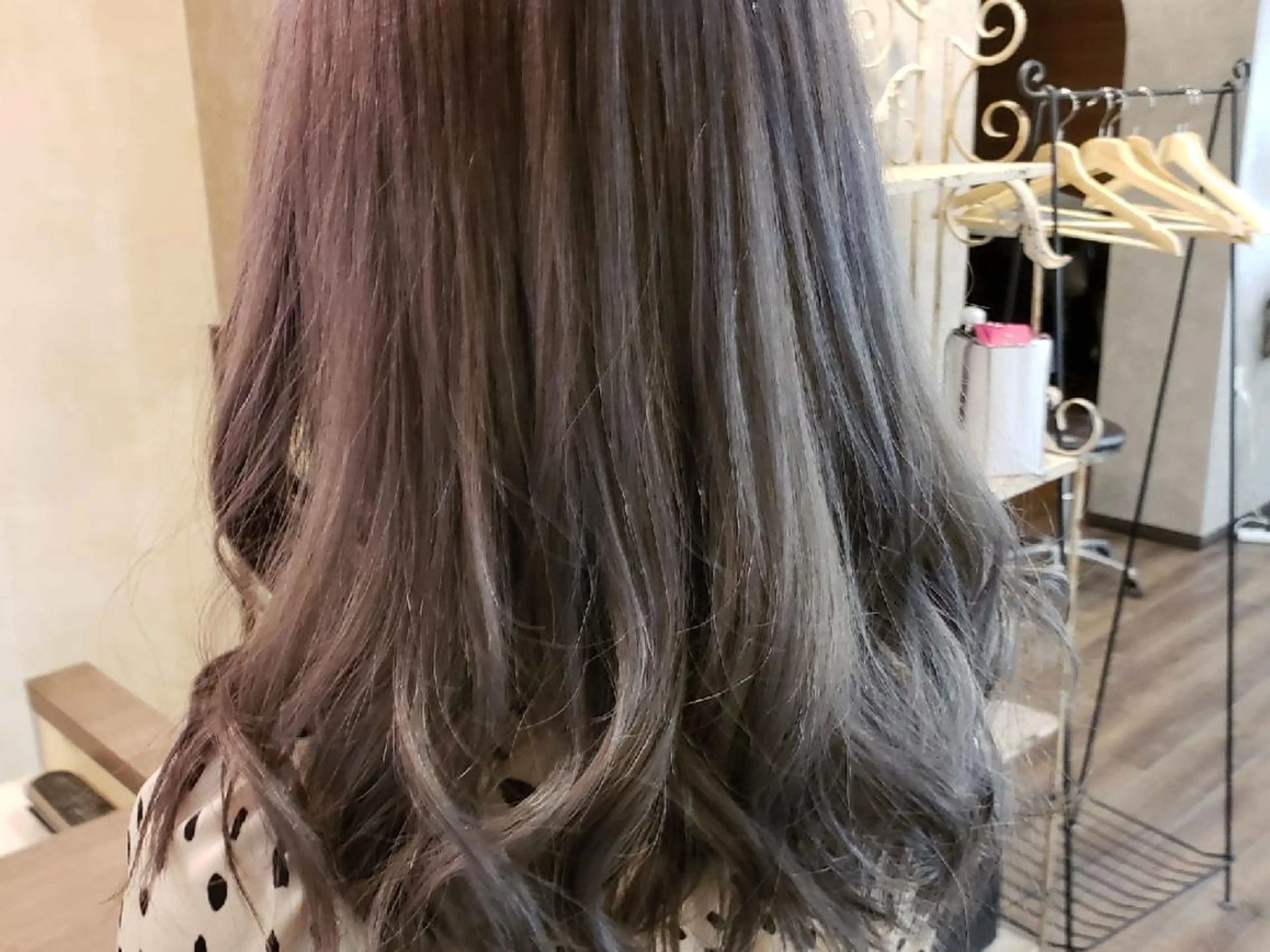 セミロング カラー パープルカラー Magic Mush のヘアスタイル