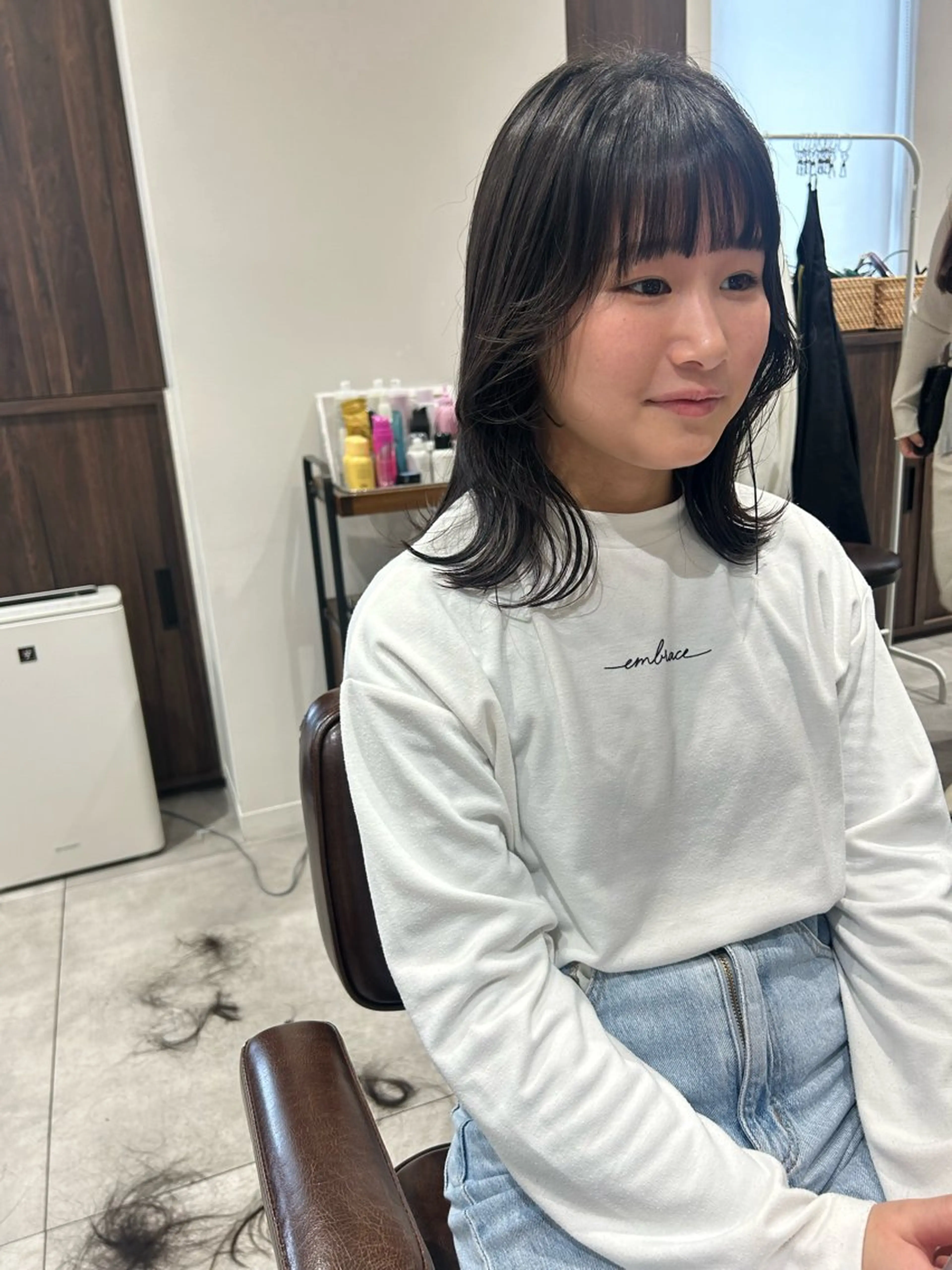 ミディアム オリーブベージュ/ ブリーチなし透明感のヘアスタイル