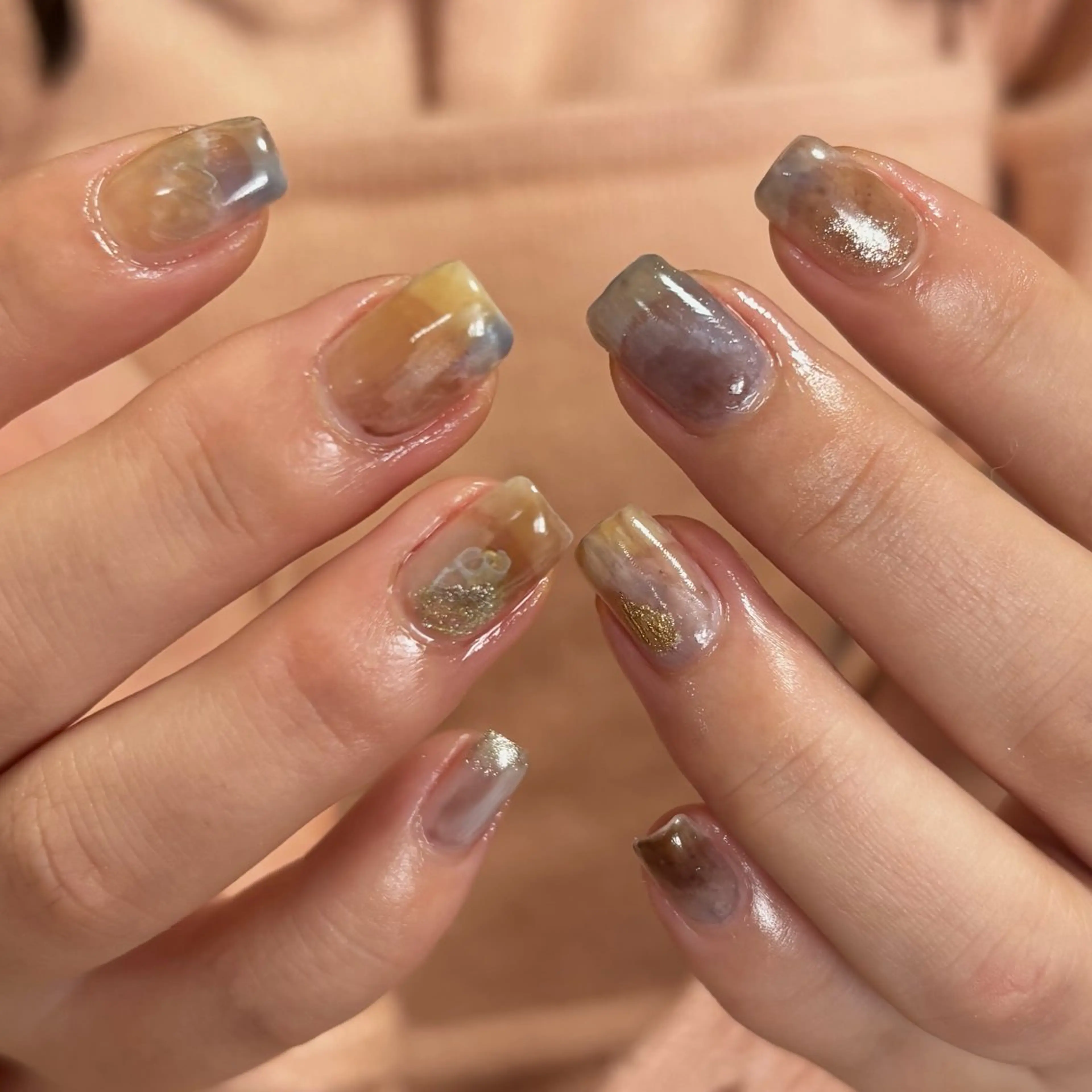 ネイル ブルー ブラウン ゴールド kotone / toneのネイルデザイン