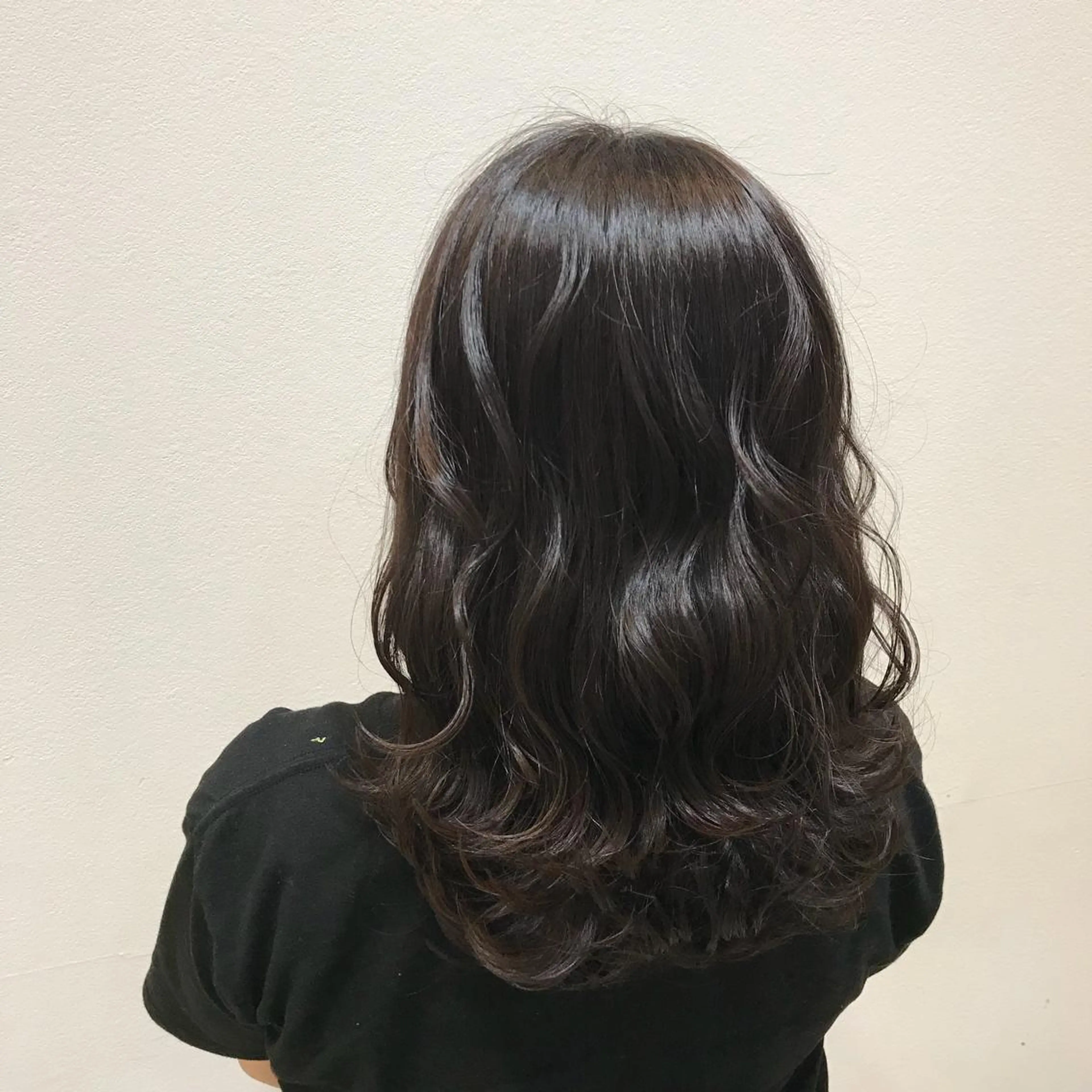 セミロング カラー アッシュ ラベンダーカラー ラベンダーアッシュ 阿部 響香のヘアスタイル