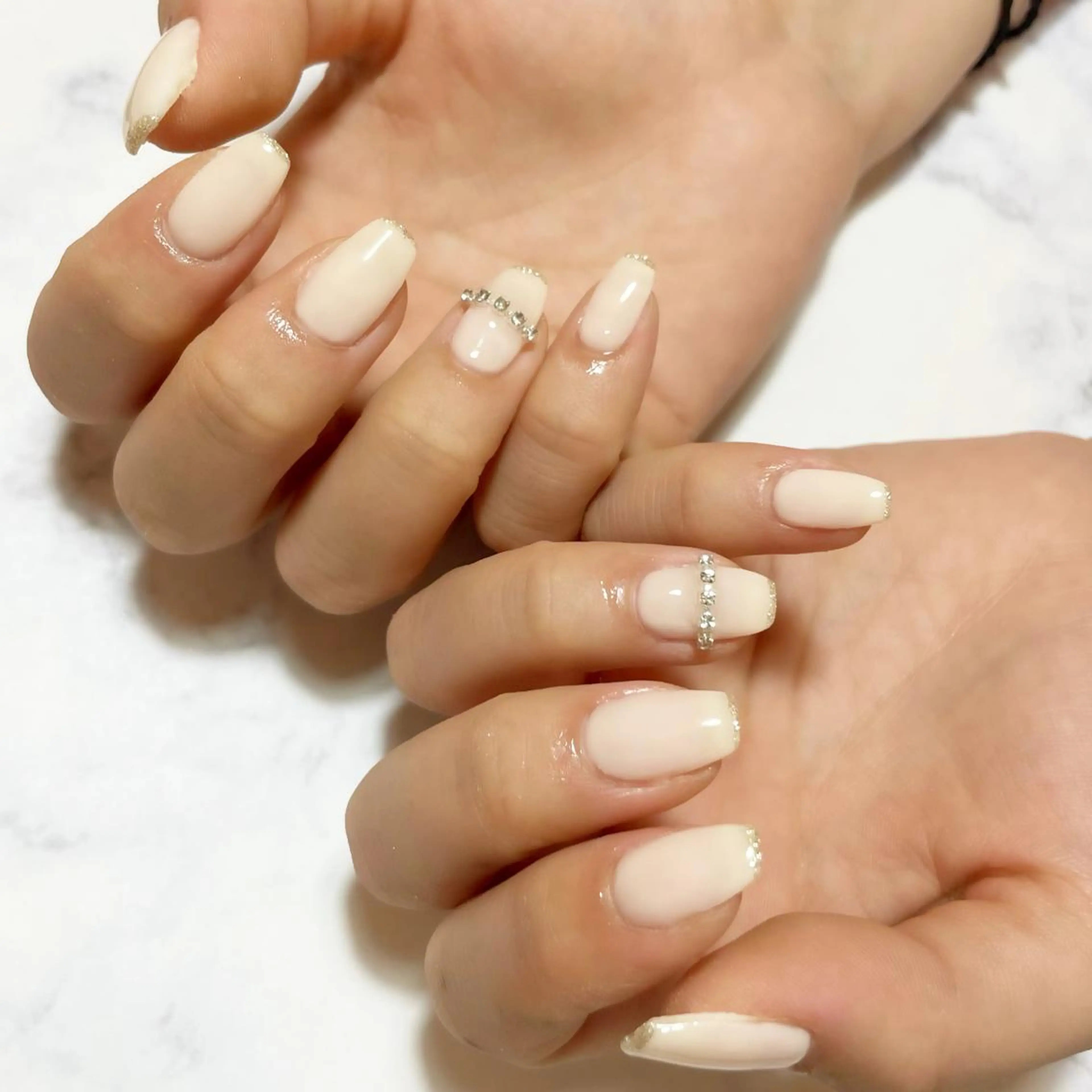 ネイル フレンチネイル ラメ(グリッター) ホワイト ハンドネイル Classy【クラッシー】所属・Classy: Mizukiのネイルデザイン