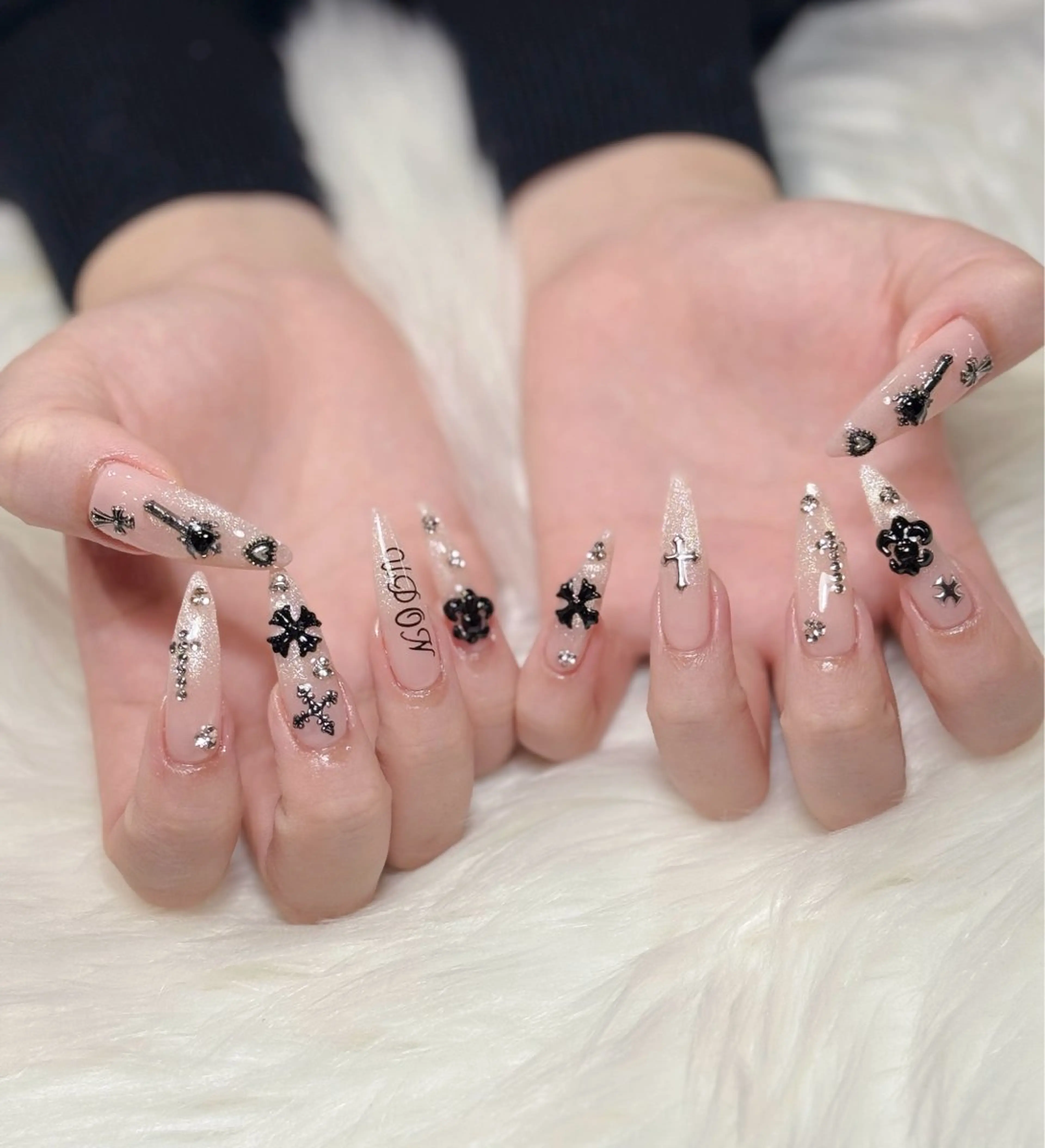 ネイル オーロラネイル チークネイル フットネイル フレンチネイル ジェルネイル ハンドネイル Nichi Nailsのネイルデザイン