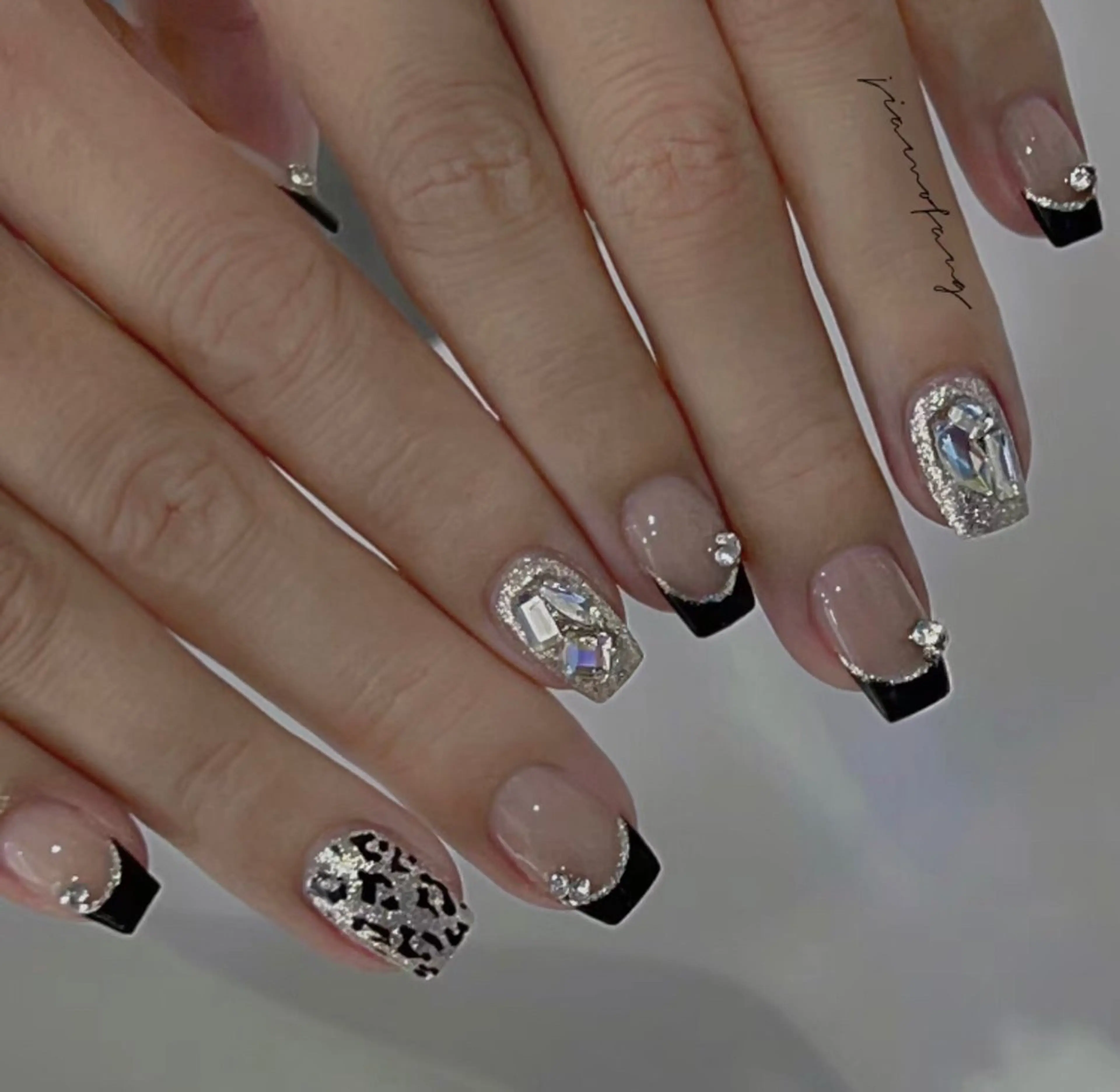 ネイル LR.ONE ヨウのネイルデザイン