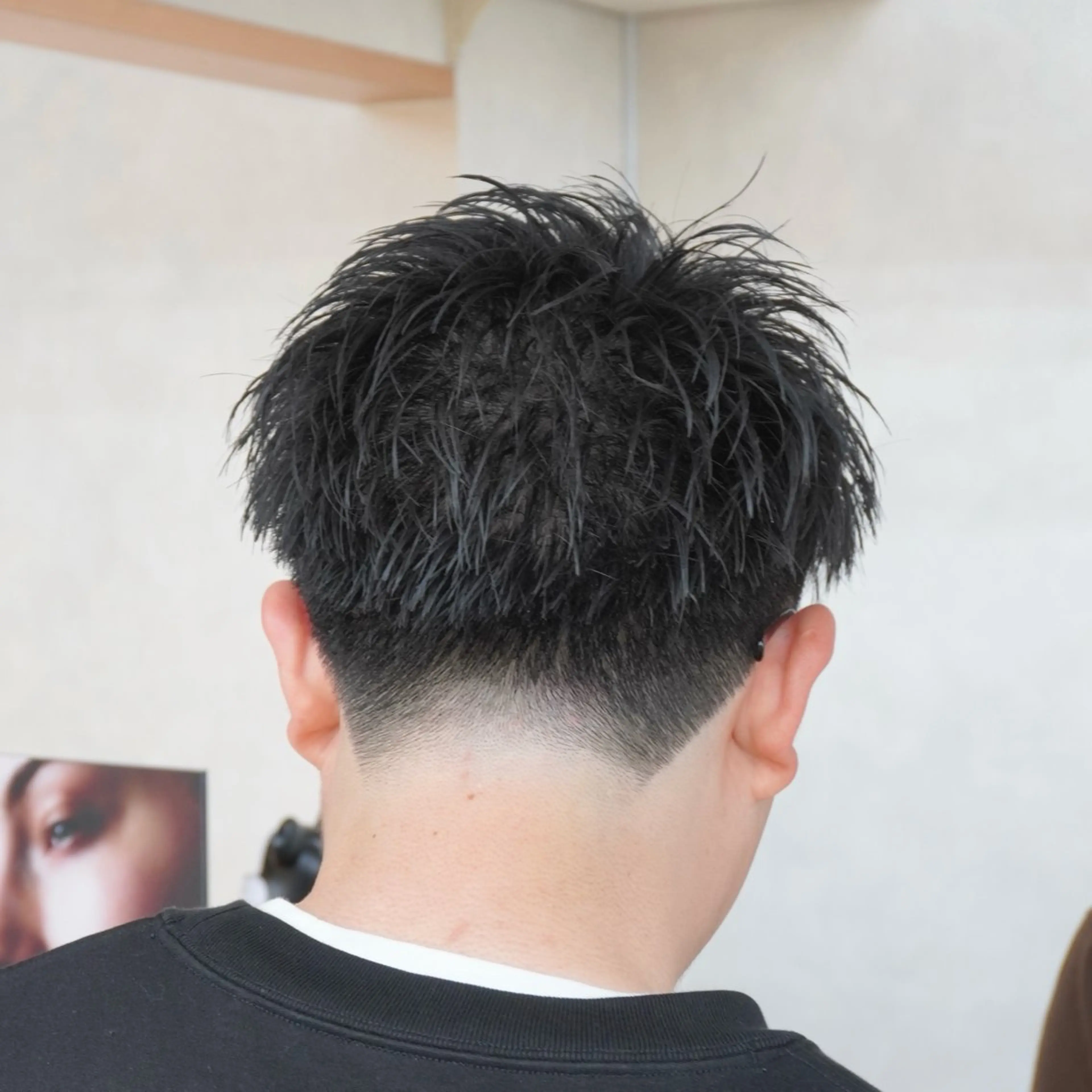 メンズ メンズブリーチ センターパート フェードカット フェザーパーマ カルマパーマ カット ヘアセット HIKARI メンズ満足度No.1のヘアスタイル