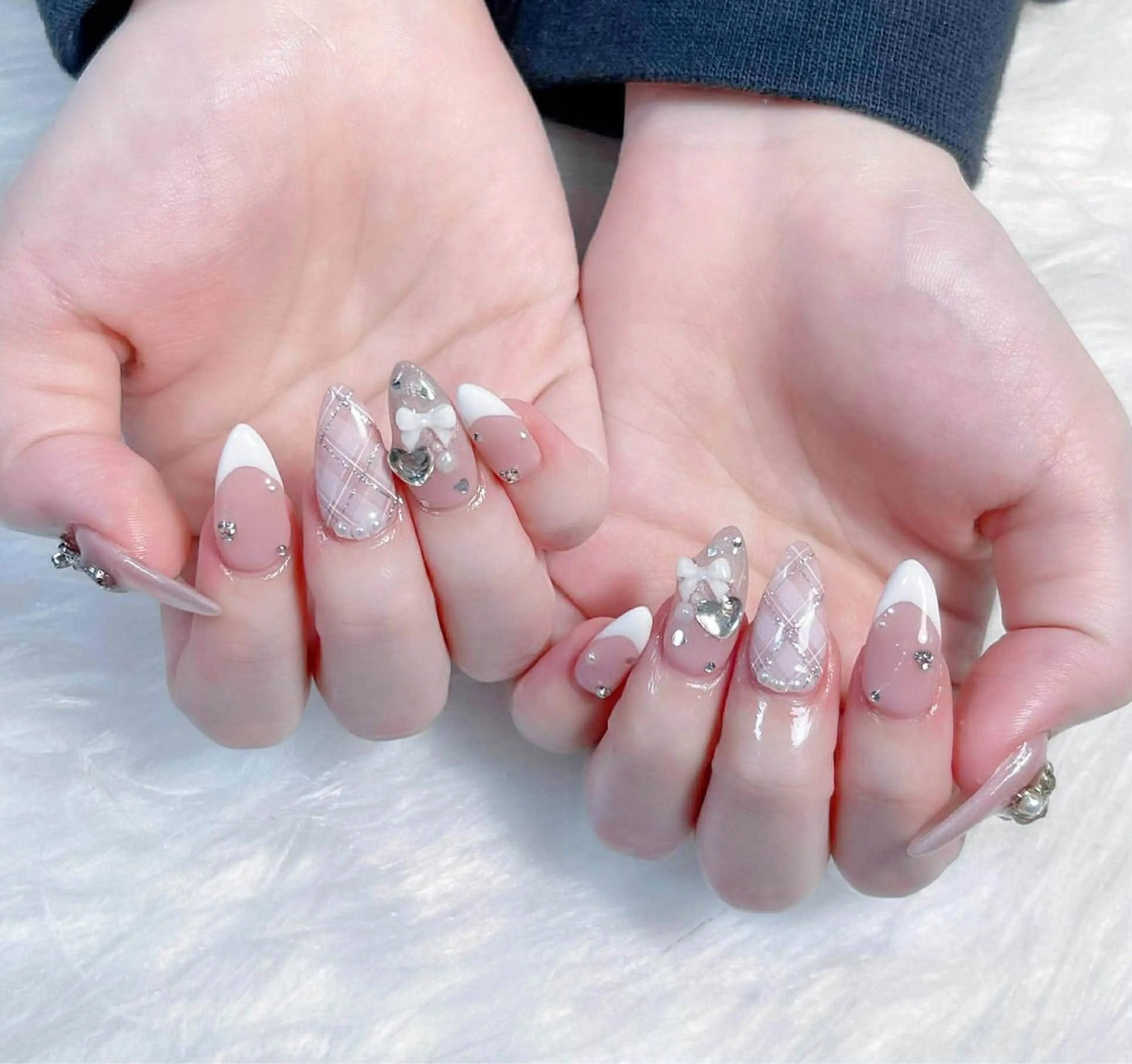 ネイル 長さ出し フレンチネイル グラデーション キラキラネイル 韓国ネイル ハンドネイル Hana Nail Salonのネイルデザイン