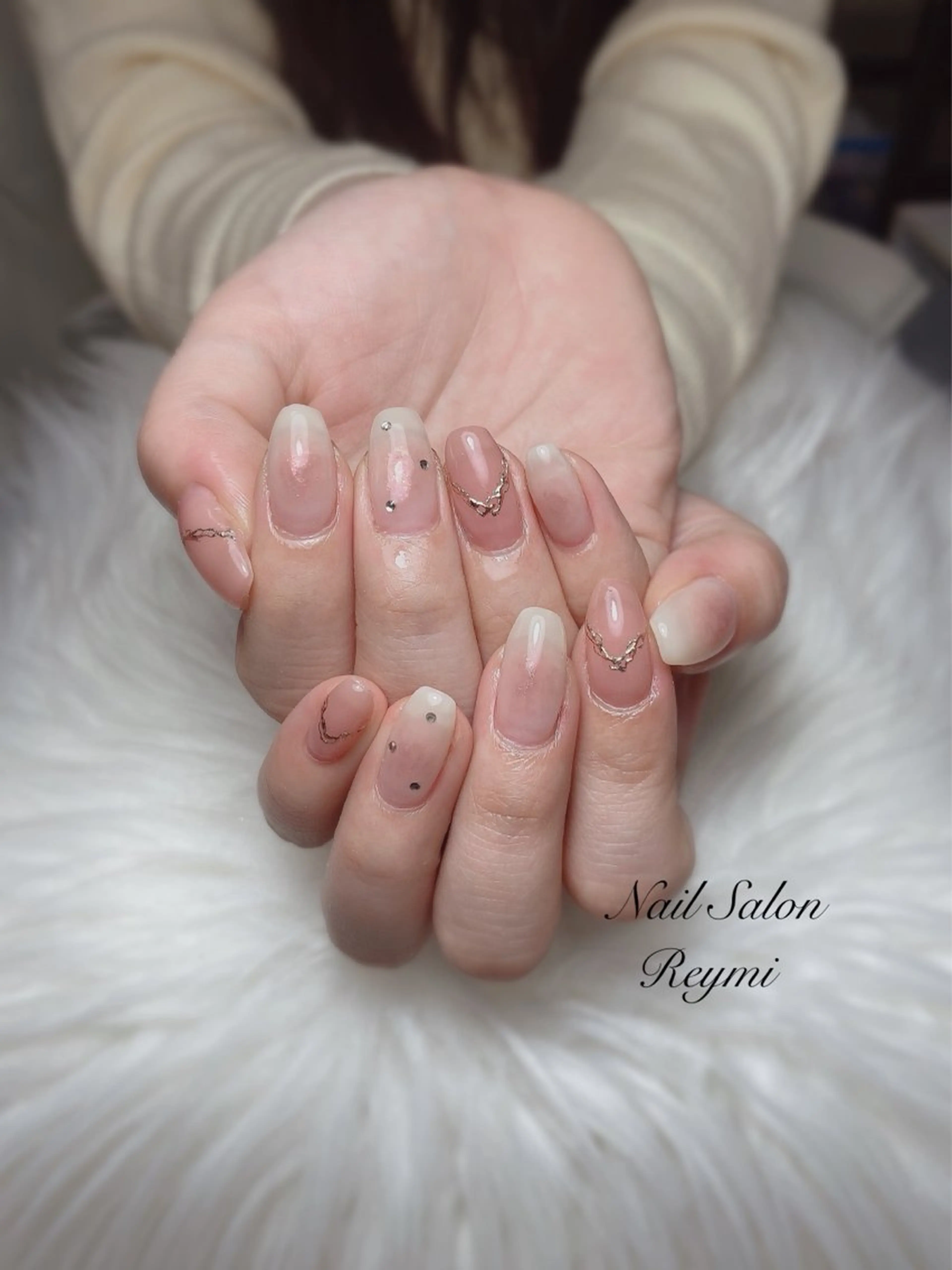 ネイル チークネイル オフィスネイル ハンドネイル 佐藤 帆乃香のネイルデザイン