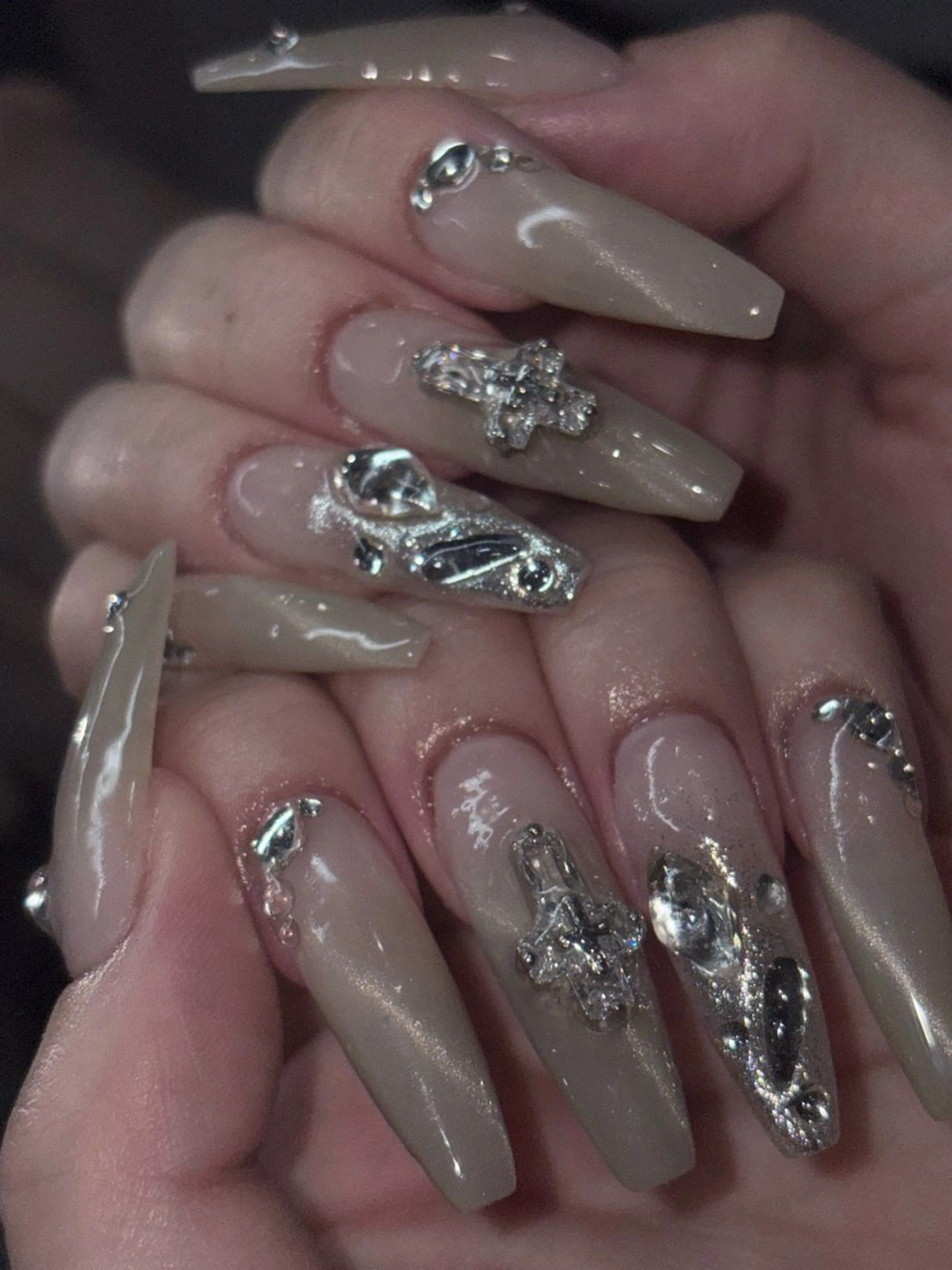 ネイル ハンドネイル NES NAIL所属・さゆり￤推しキャラ ￤ロングネイル🩷のネイルデザイン