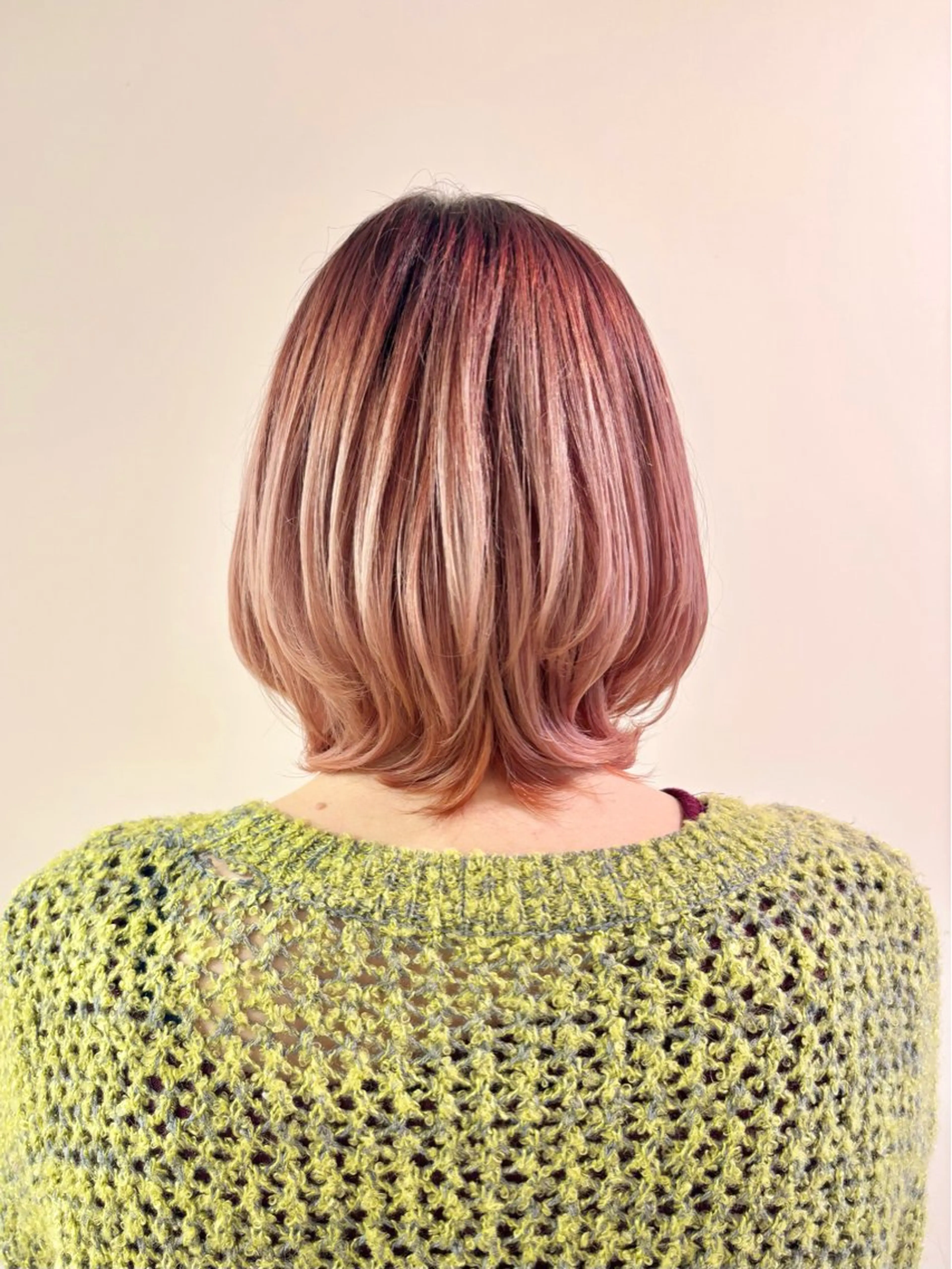 ミディアム カラー 古川 琴美のヘアスタイル