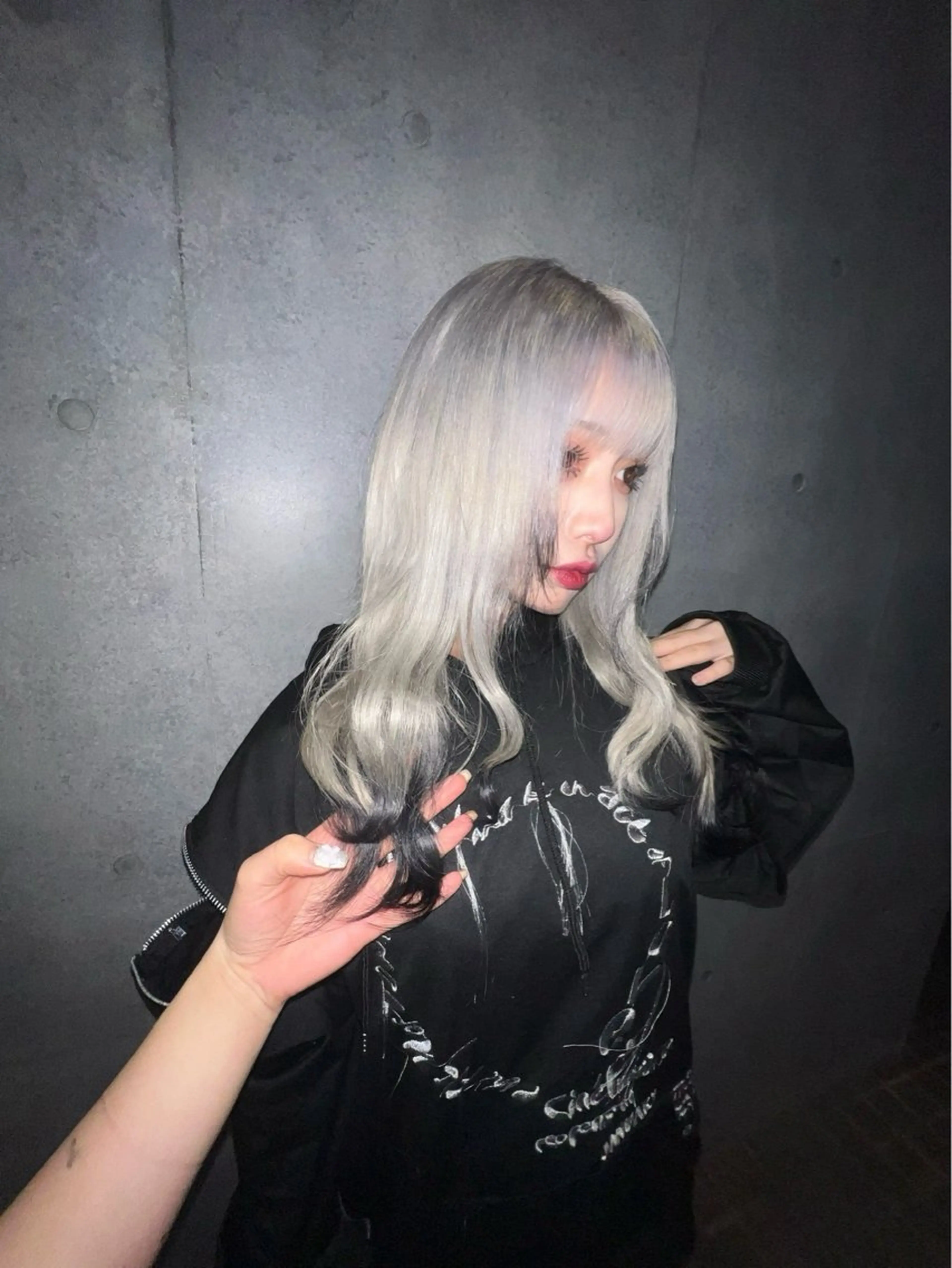 ロング morrow by suntown所属・💙AKANE ハイトーン特化💙のヘアスタイル