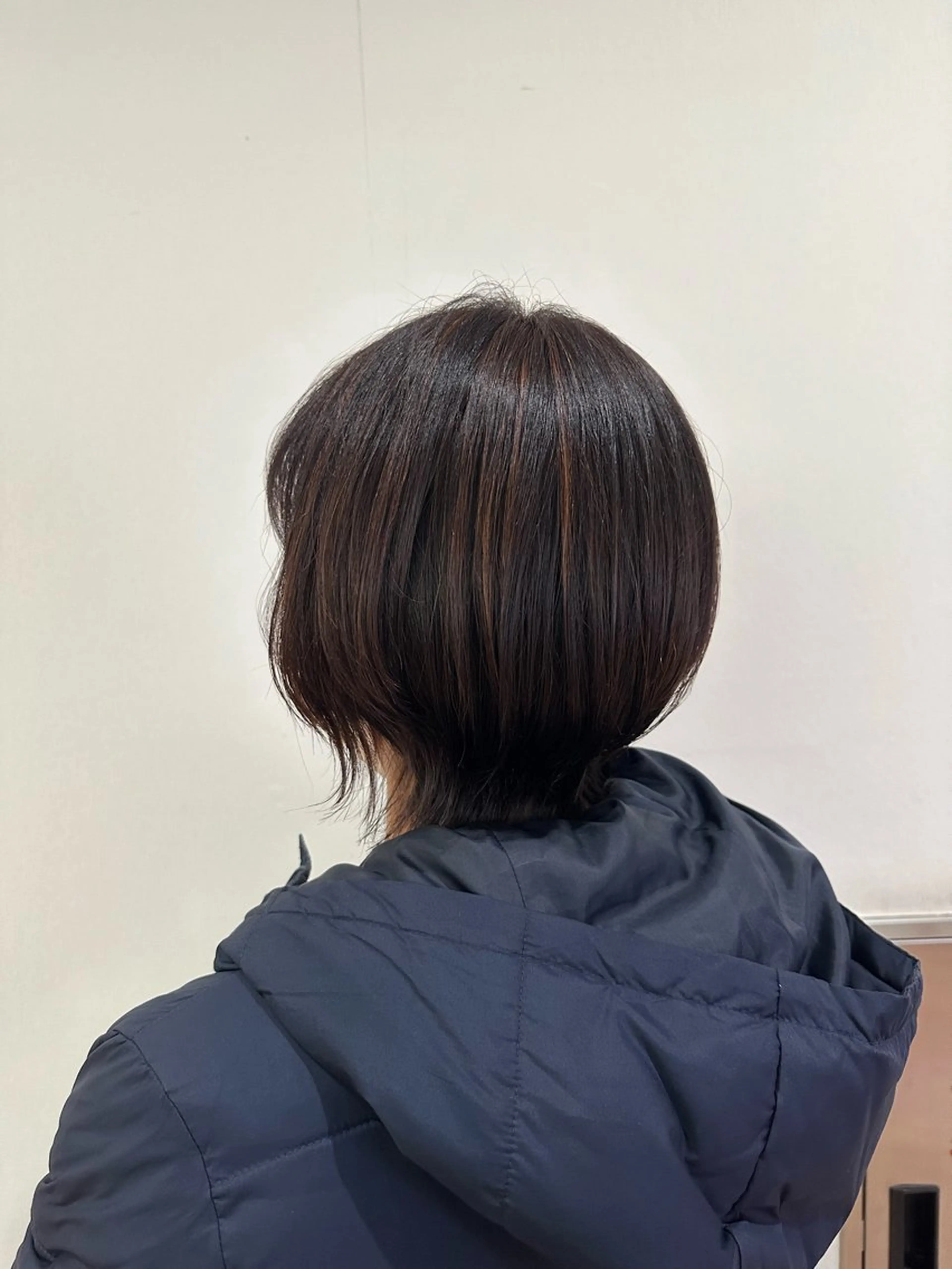 ミディアム カラー ハイライトカラー ハイライト 外ハネヘア 相澤 茉澄のマツエク・マツパデザイン