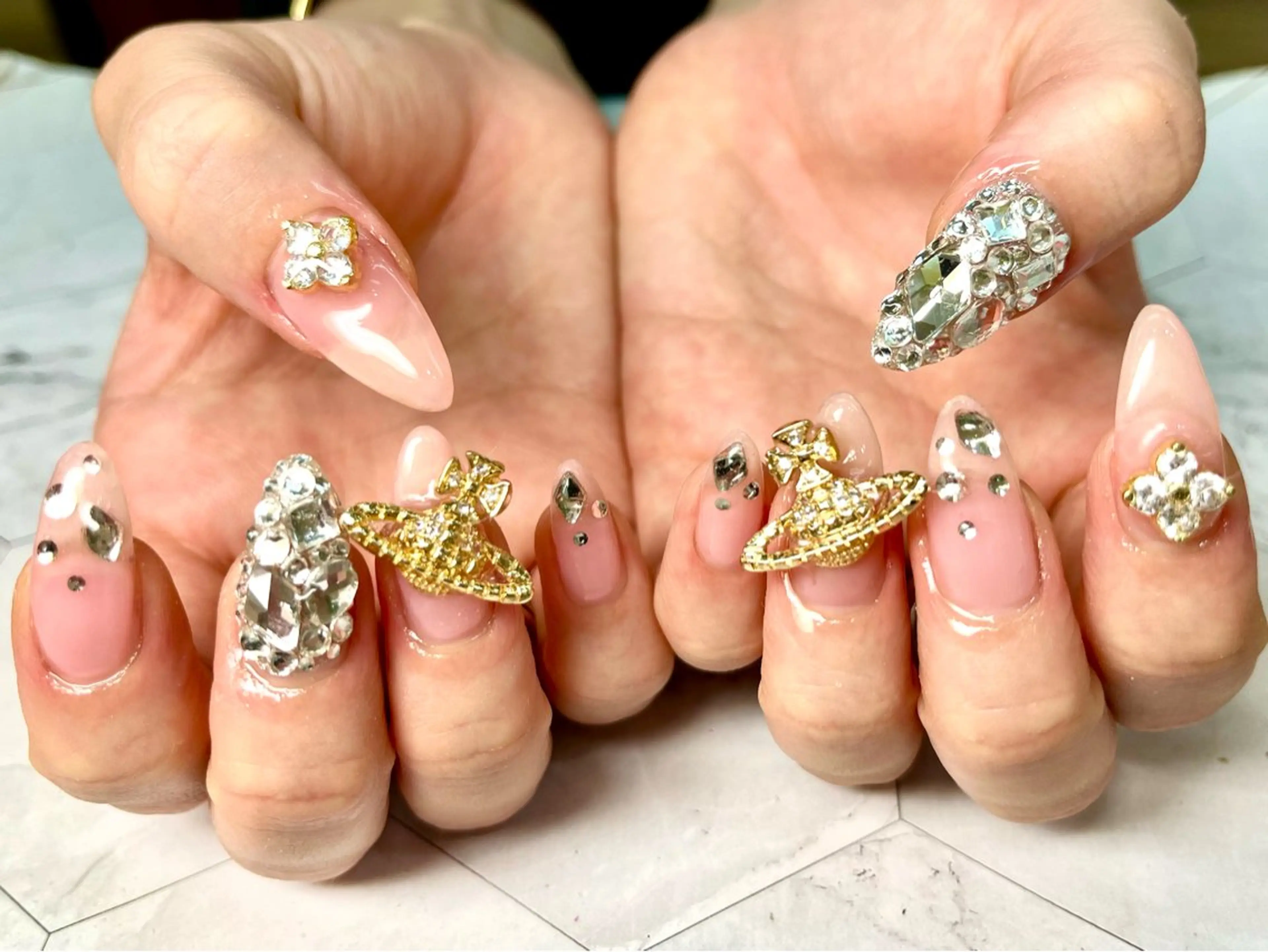 ネイル Queennail 北堀江megumiのネイルデザイン