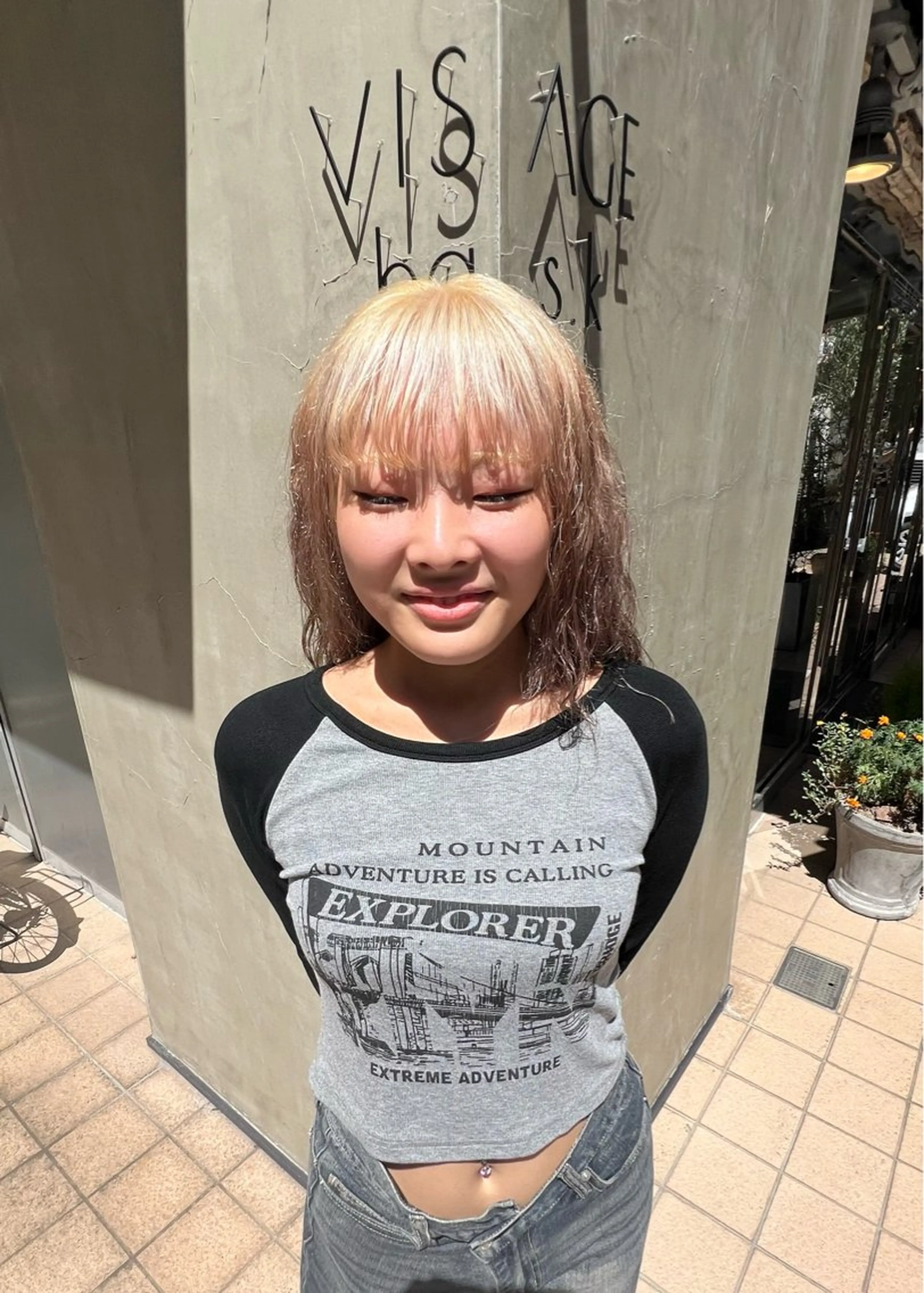 ミディアム カラー ミディアムパーマ 抜きっぱなしブロンド ヘアカラー トリートメント いぐちしょうた🫧 VISAGEbaskのヘアスタイル