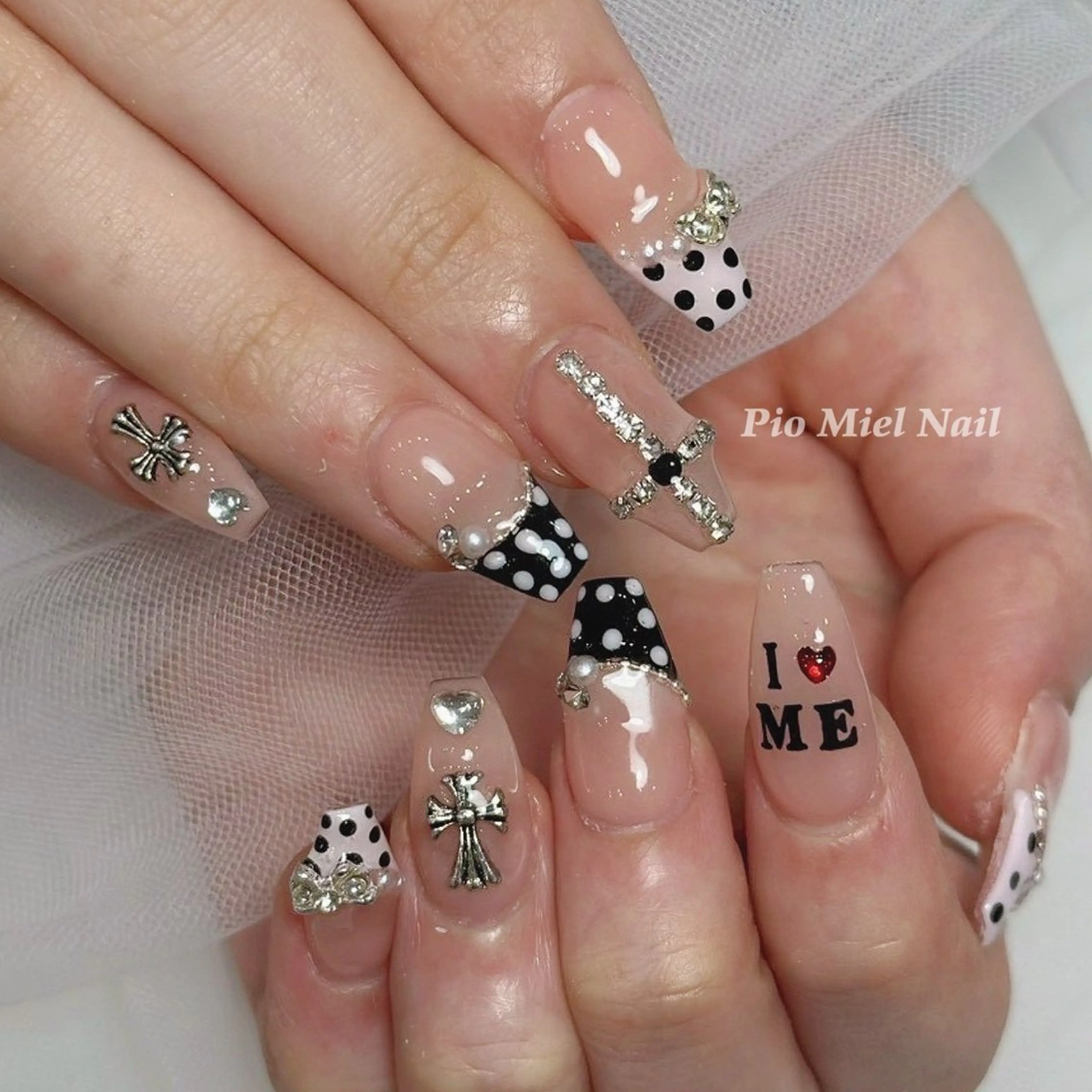 ネイル ドット フレンチネイル 韓国ネイル マグネットネイル ニュアンスネイル ハンドネイル HANA 長さだしのネイルデザイン