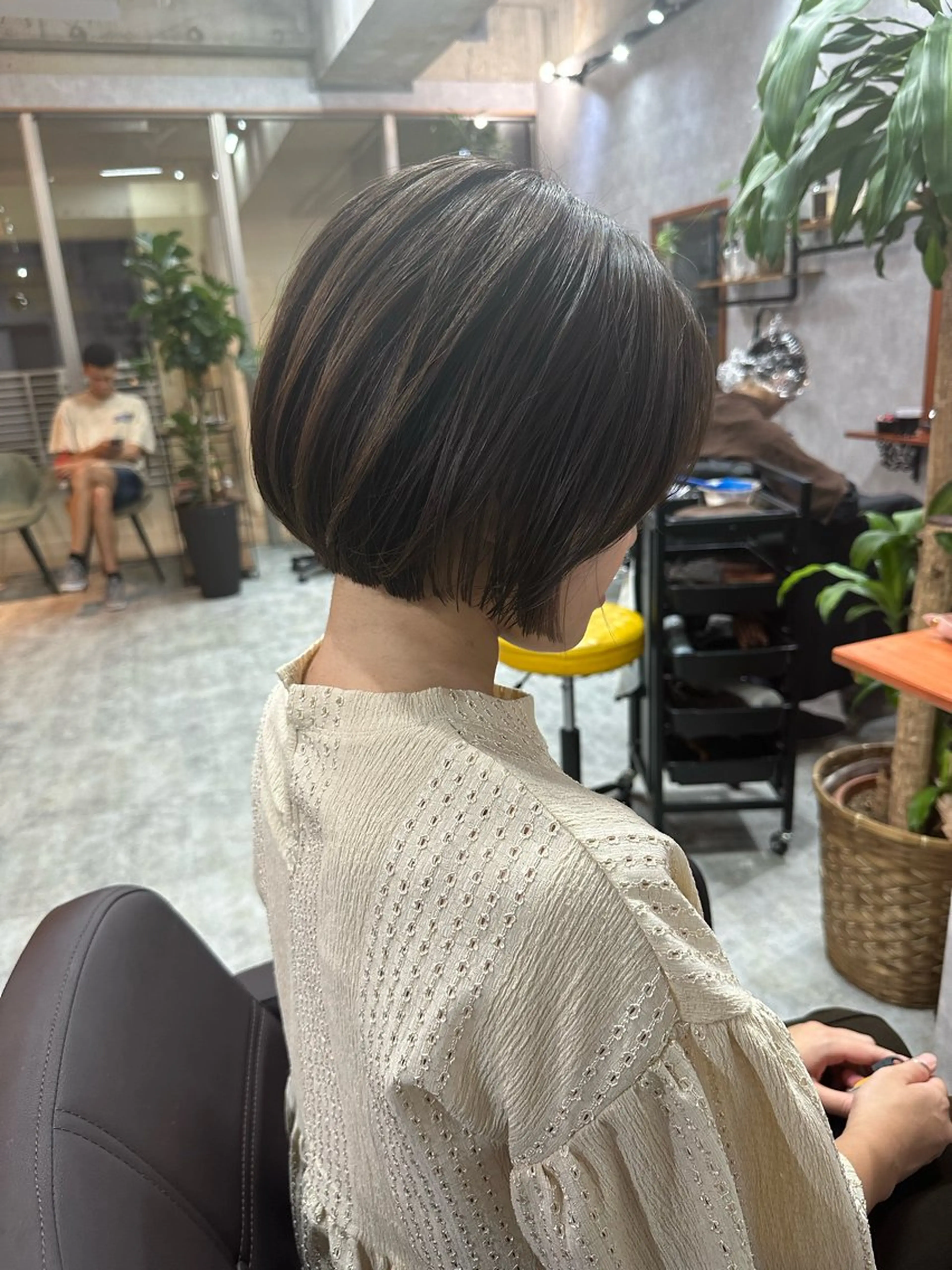 ショート 切りっぱなしボブ ショートボブ ハンサムショート 丸みショート ボブ カット ヘアカラー トリートメント モテ髪/ボブ/ショー ト/アダチフウトのヘアスタイル