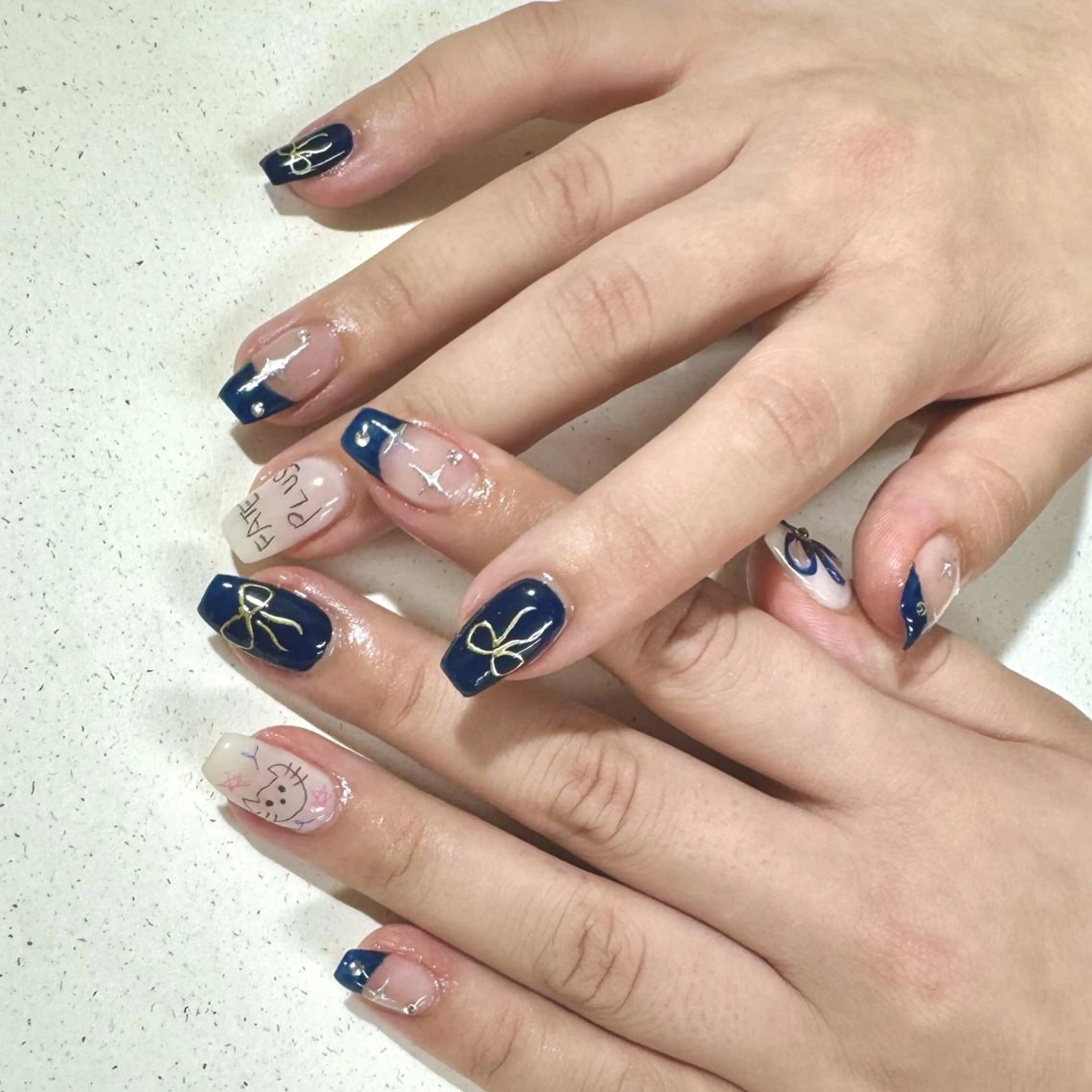 ネイル フレンチネイル ジェルネイル 韓国ネイル ニュアンスネイル リボン nailstudio eviz新宿店のネイルデザイン