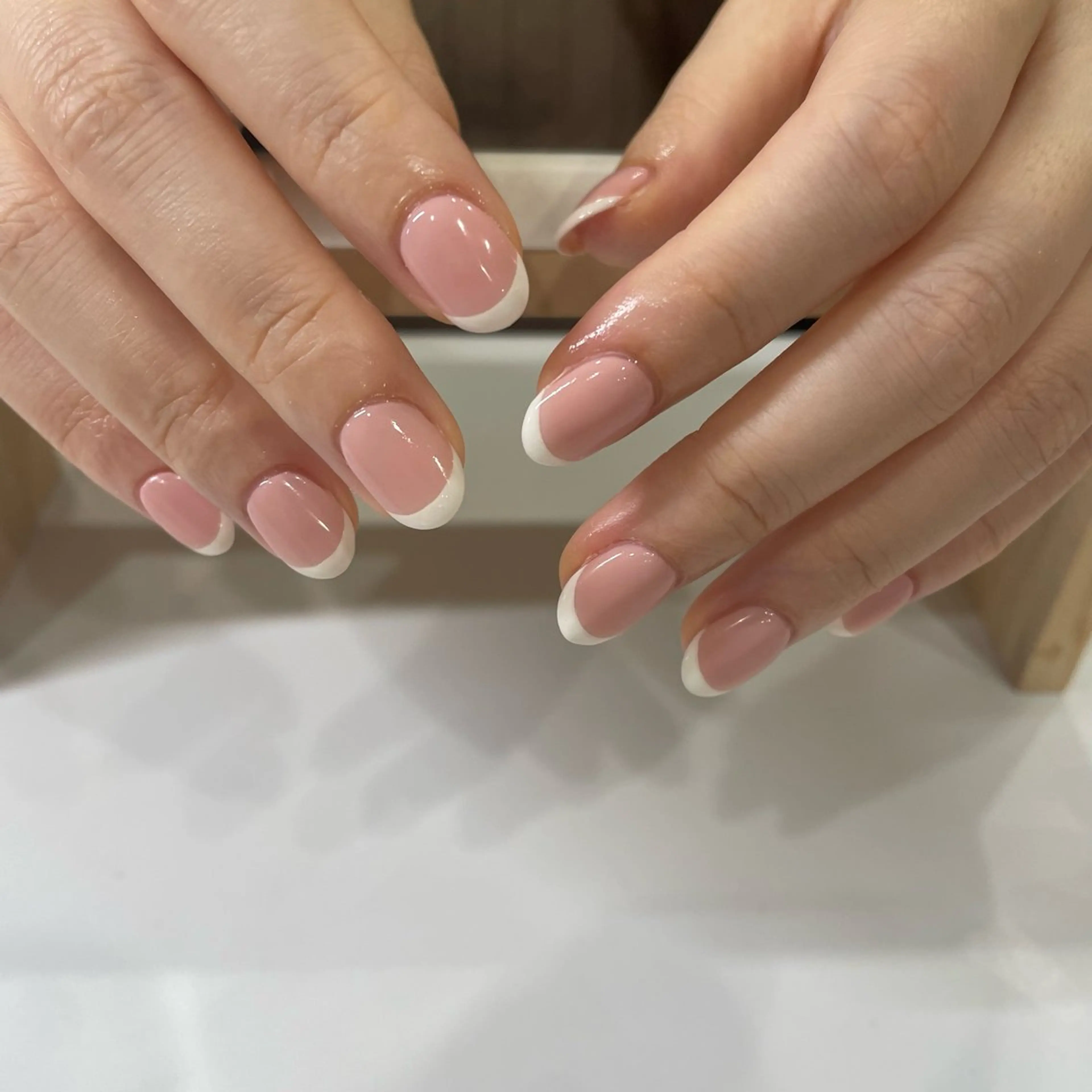 ネイル ハンドネイル 𝑟𝑖𝑠𝑎 🕯‎🤍のネイルデザイン