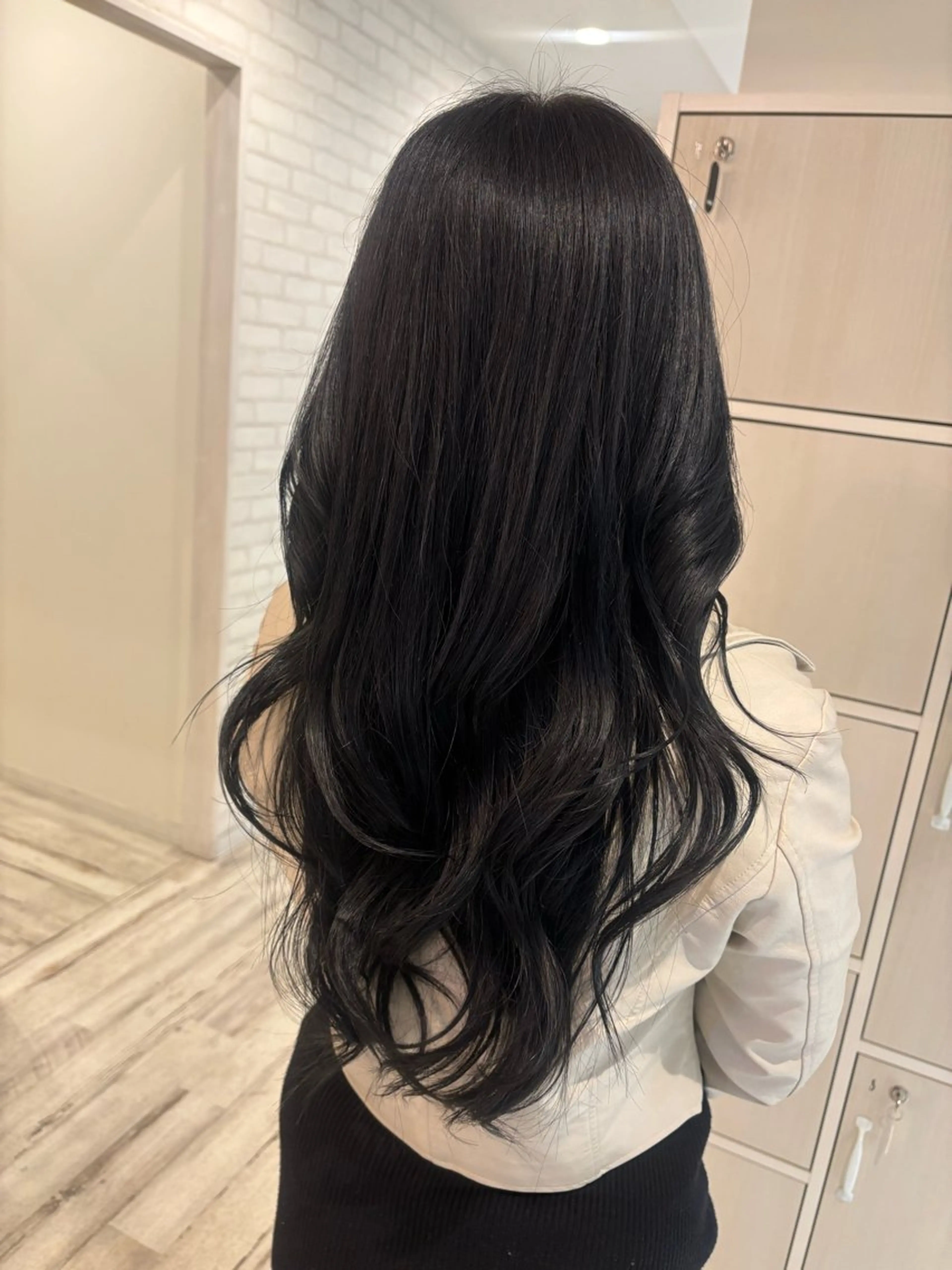 ロング カラー 黒髪 ブルーカラー ブルーブラック 透明感カラー オレンジ カット ヘアカラー トリートメント 透明感/韓国風 HIRARIのヘアスタイル