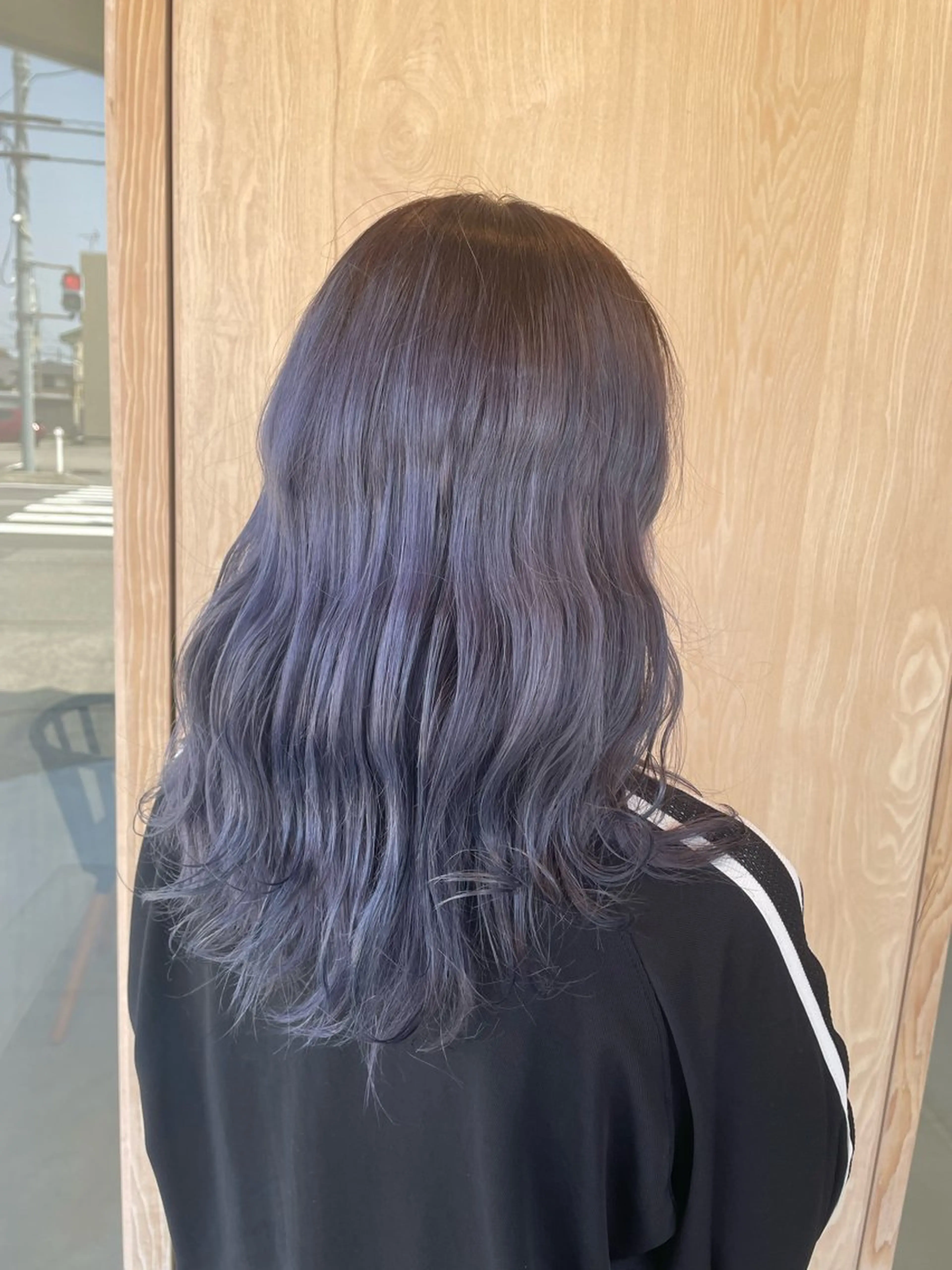 セミロング アッシュ HUE所属・西能 心音のヘアスタイル