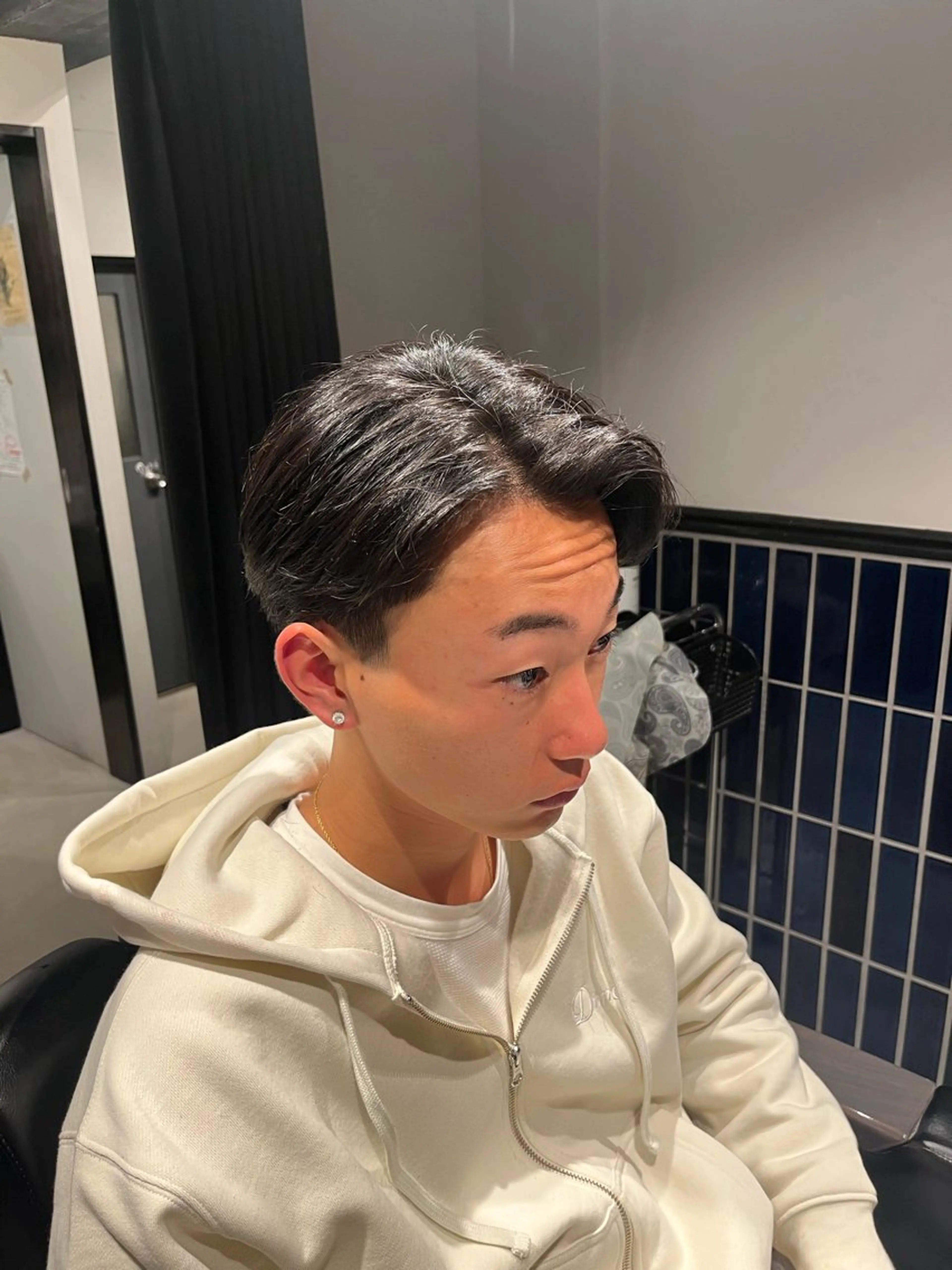 ミディアム 新宿無料メンズカット ヒガシトウイのヘアスタイル