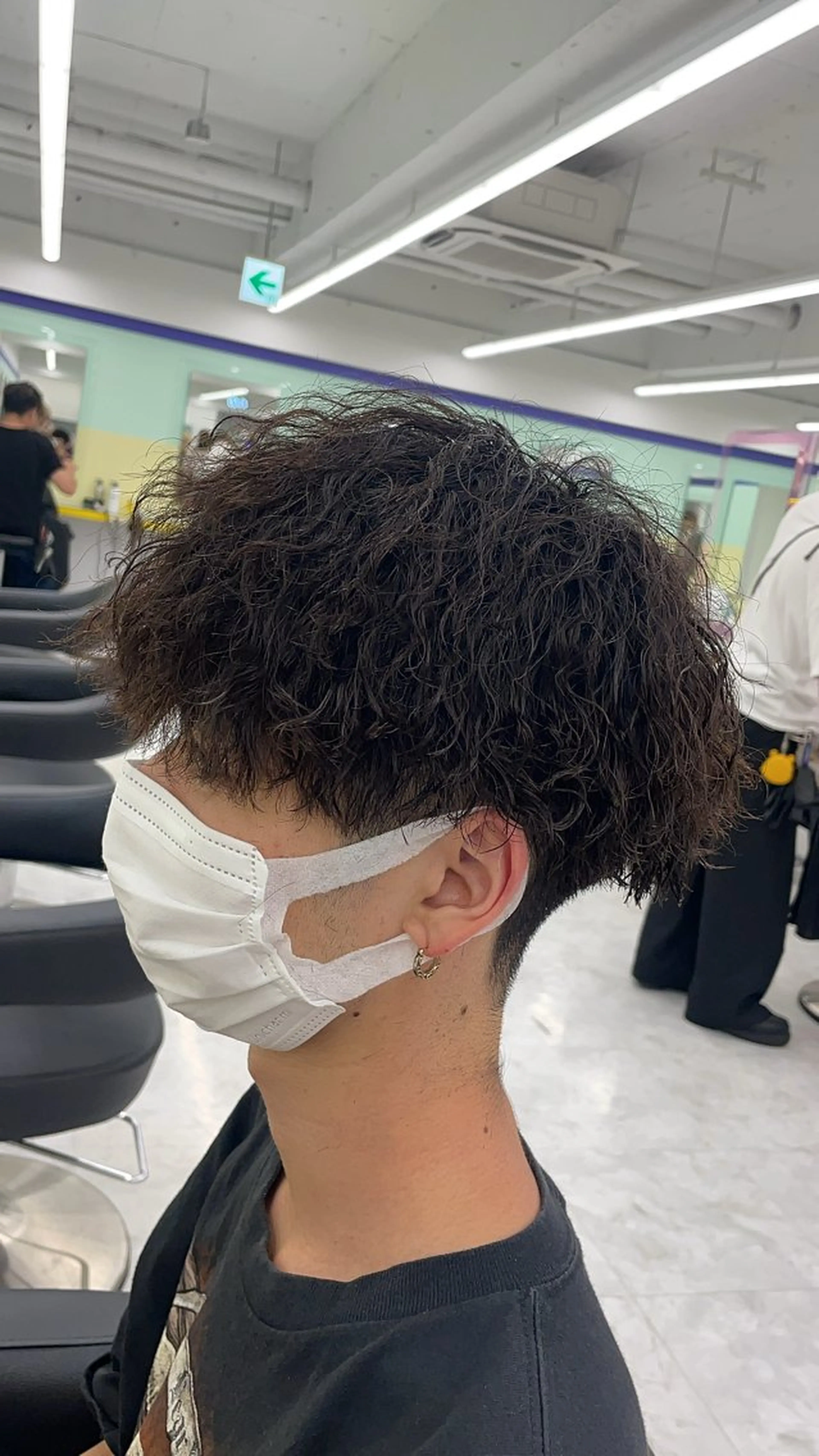 ショート パーマ ヘアアレンジ メンズ メンズパーマ 顔まわりカット の達人のヘアスタイル