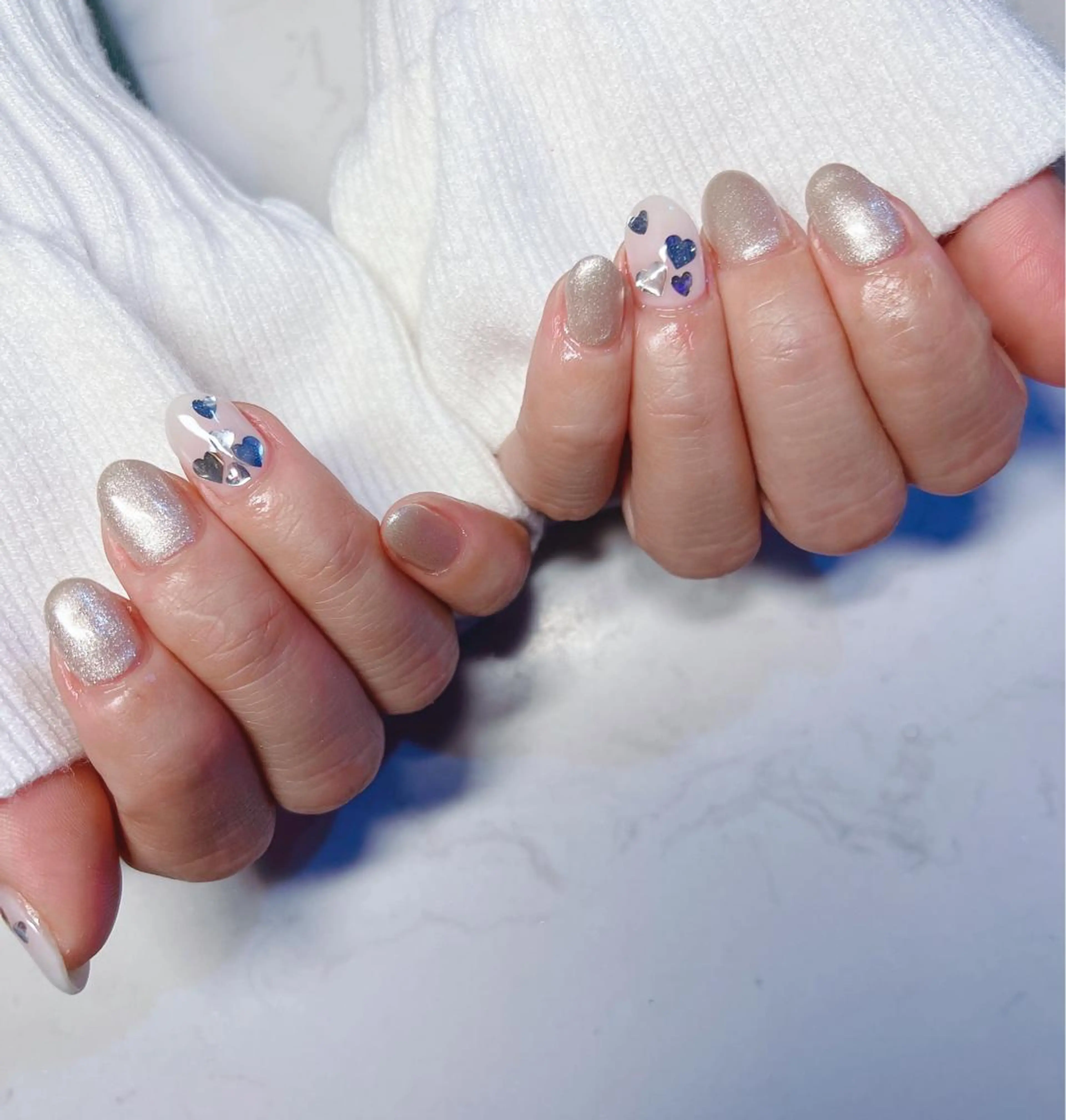 ネイル フレンチネイル ジェルネイル ハート 韓国ネイル 持ち込み ちゅるんネイル🪄 耳ツボジュエリー🔗のネイルデザイン