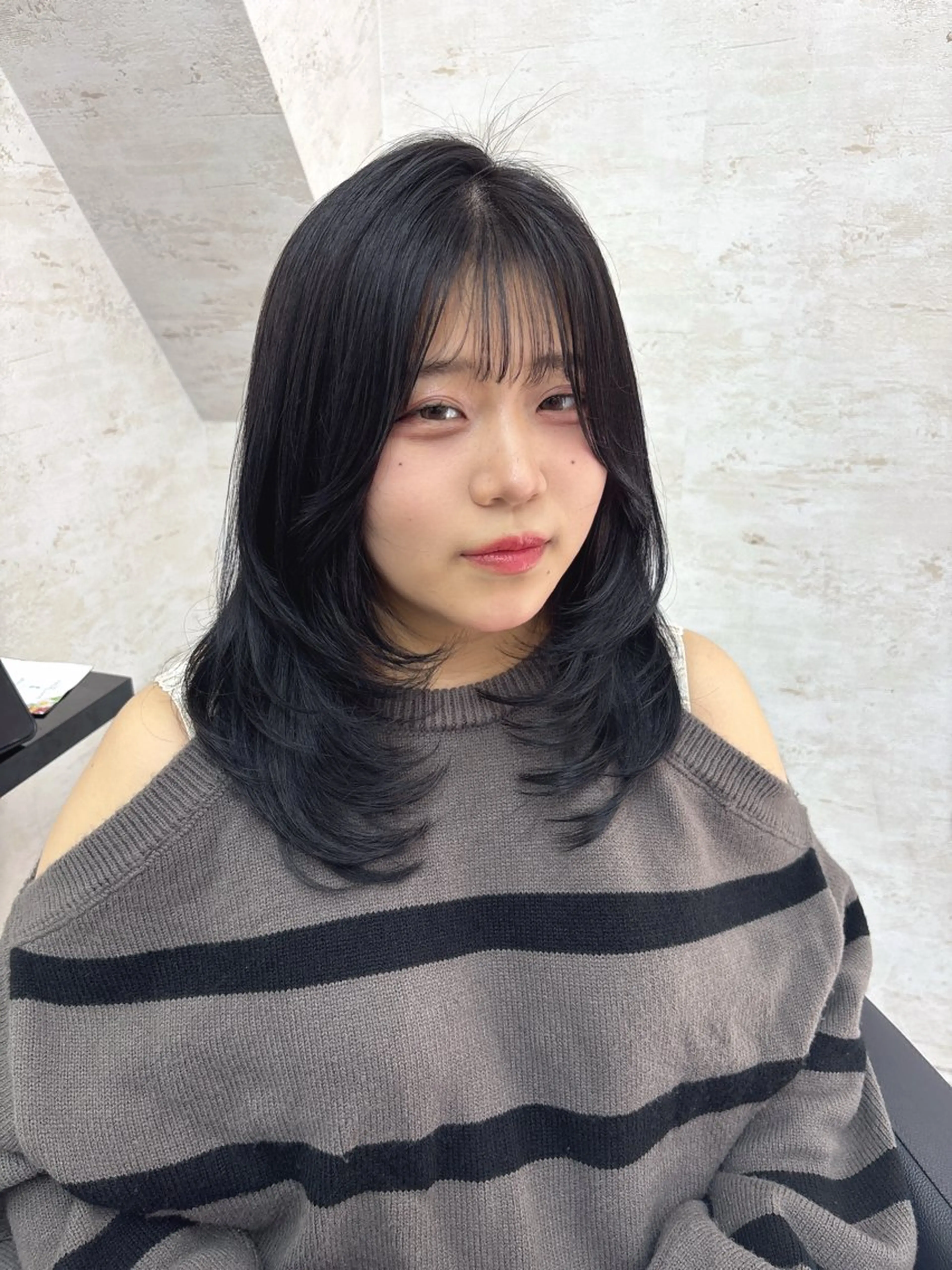 ミディアム レイヤーカット 似合わせカット カット ヘアカラー トリートメント ブリーチなしカラー ダブルカラーエクステのヘアスタイル