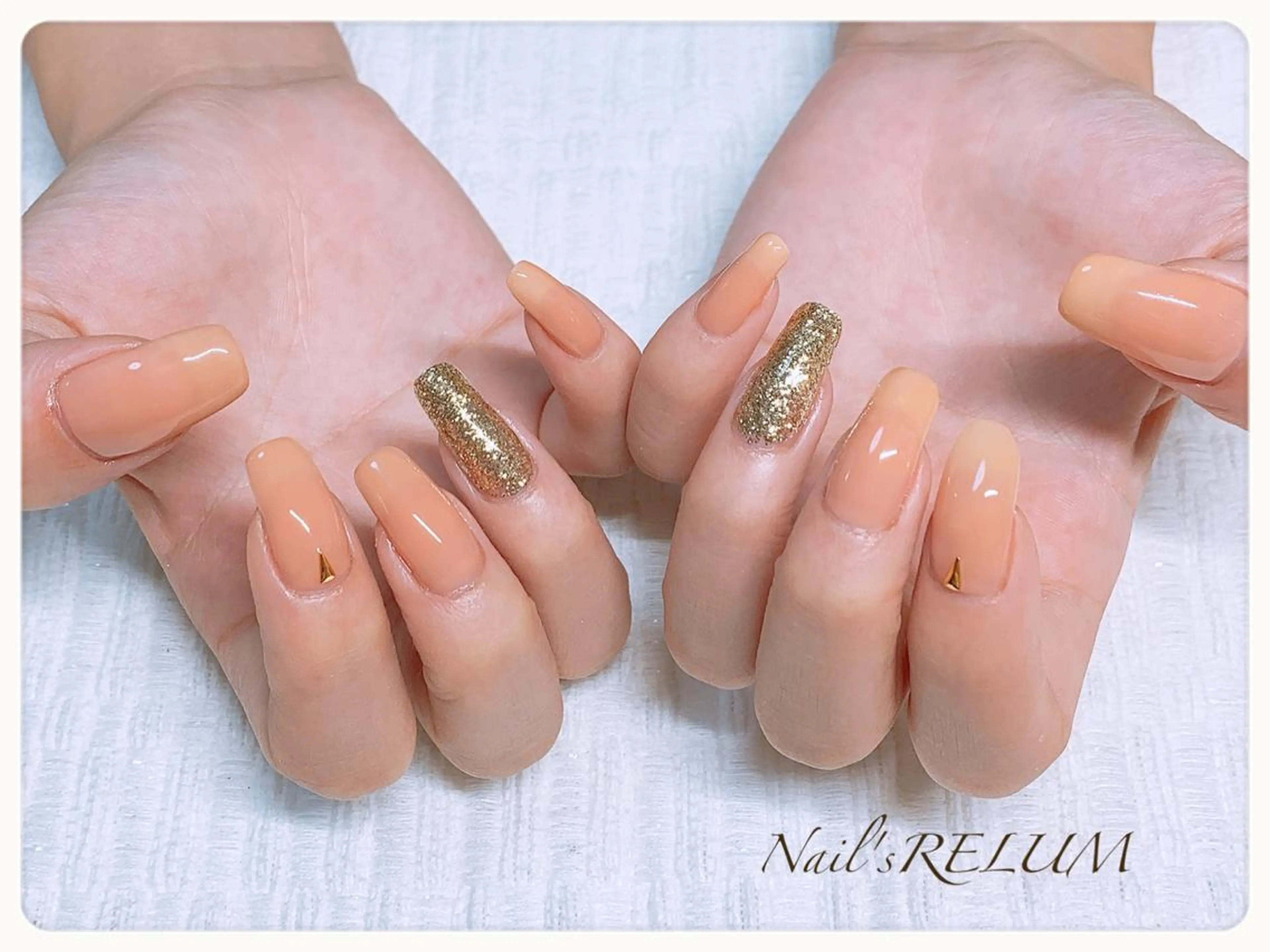 ネイル ゴールド ハンドネイル THECOLORS所属・近貞 莉奈のネイルデザイン