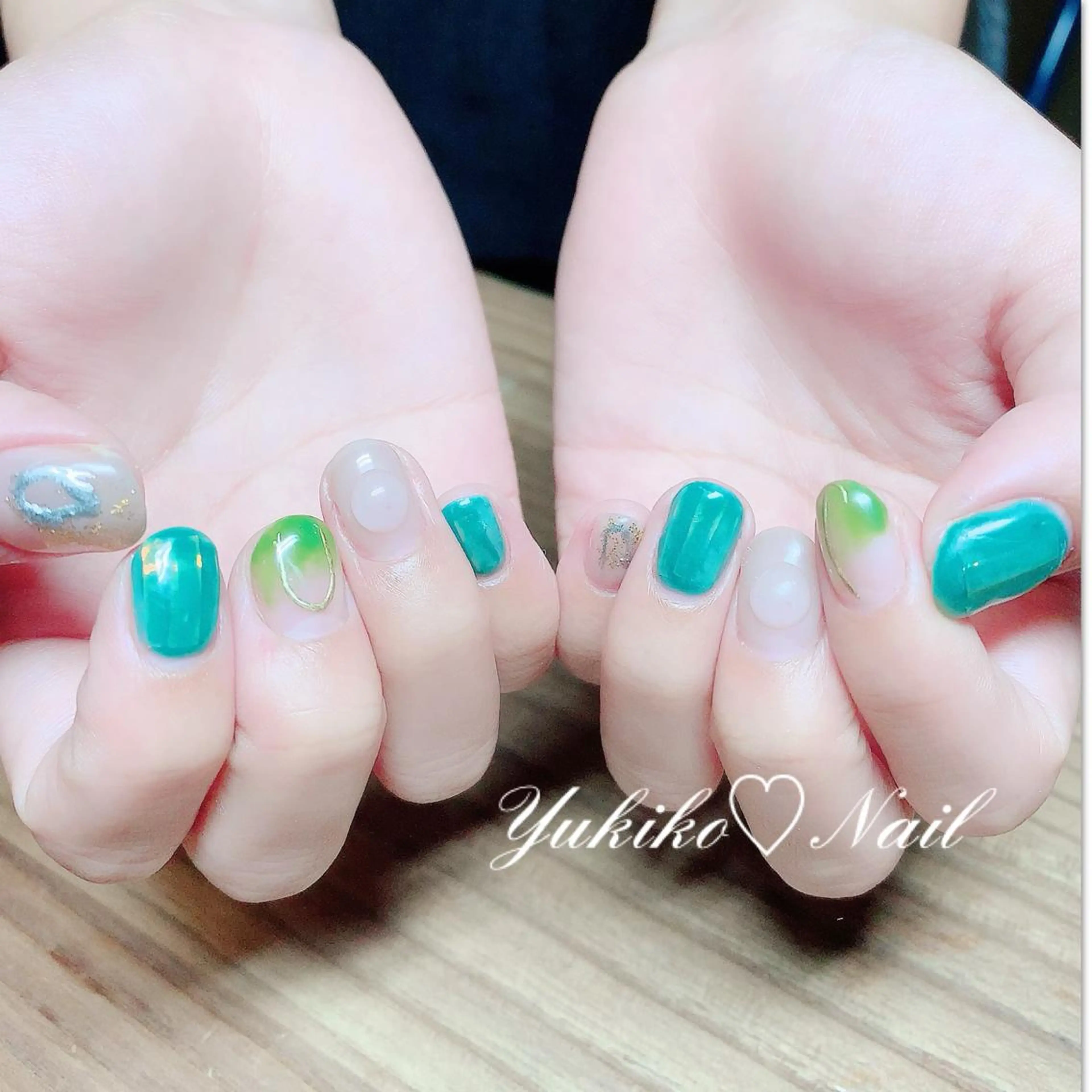 ネイル グリーン 持ち込み ニュアンスネイル ユキコ ネイルのネイルデザイン