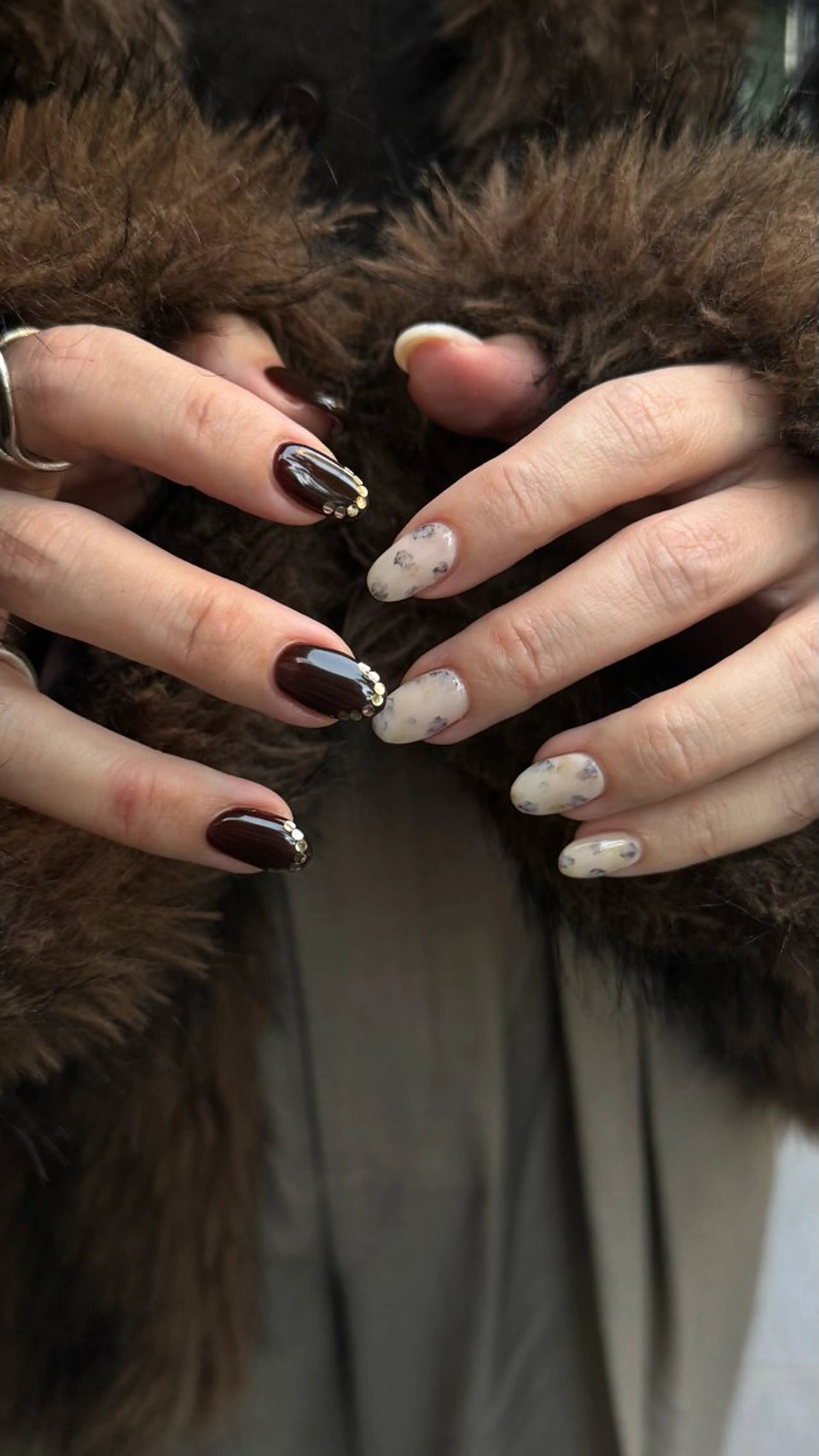 ネイル ブラウン フラワーネイル フレンチネイル ハンドネイル new.ed/ staffのネイルデザイン