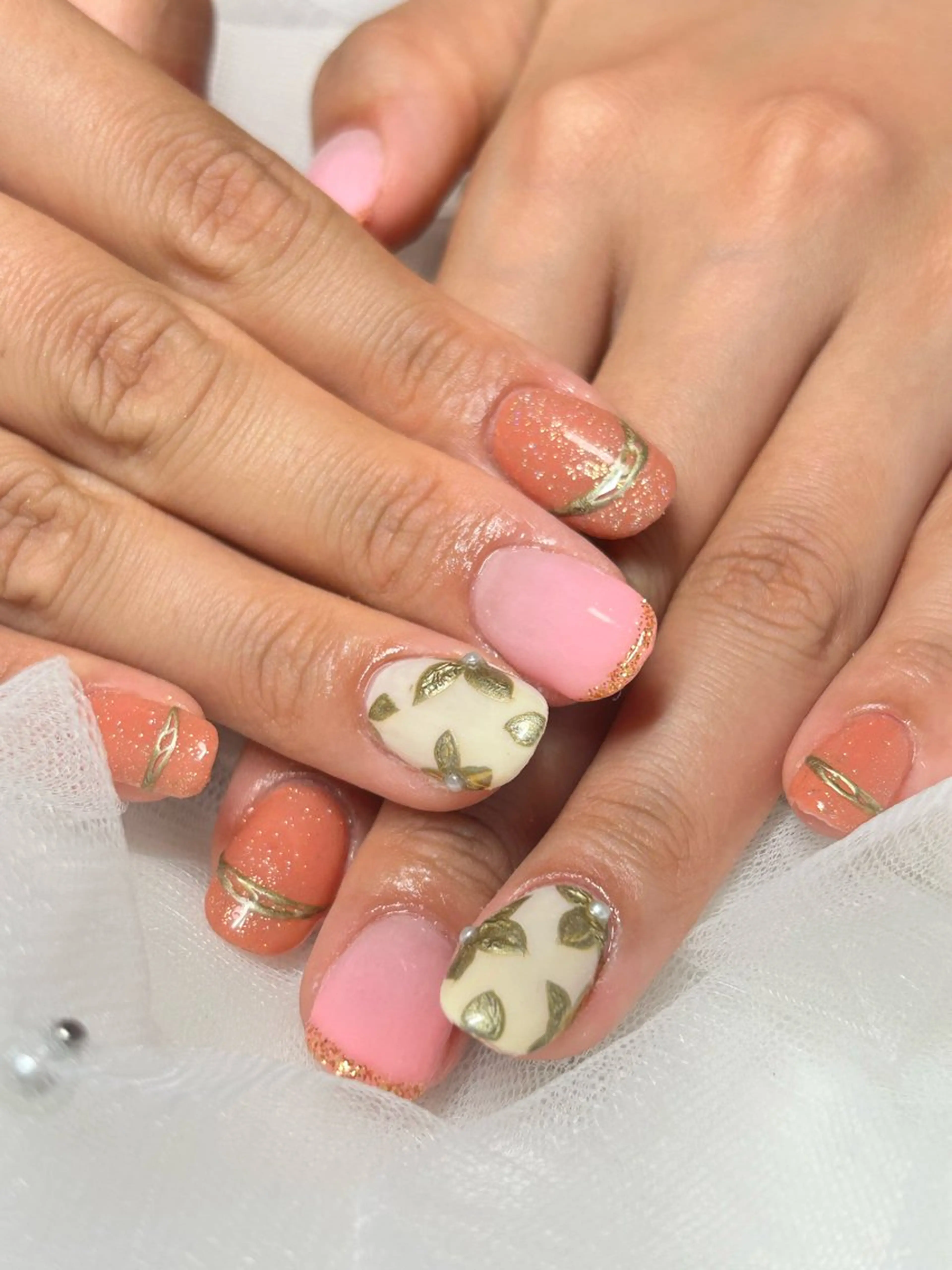 ネイル アートネイル 長さ出し ゴールド グラデーション 持ち込み フォルビチローロ所属・moritou harunaのネイルデザイン