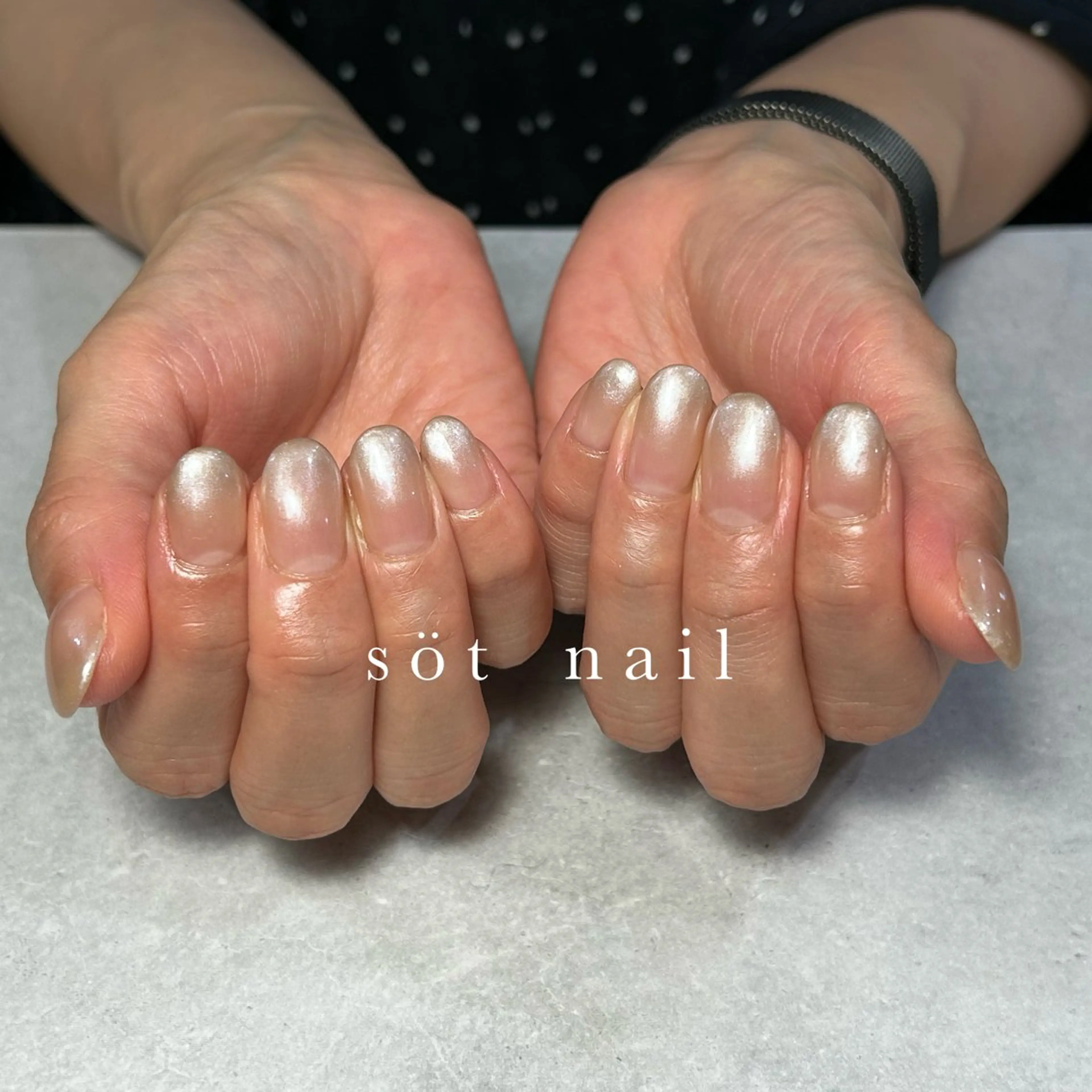 ネイル ゴールド ハンドネイル söt nail所属・岡田 恵美のネイルデザイン