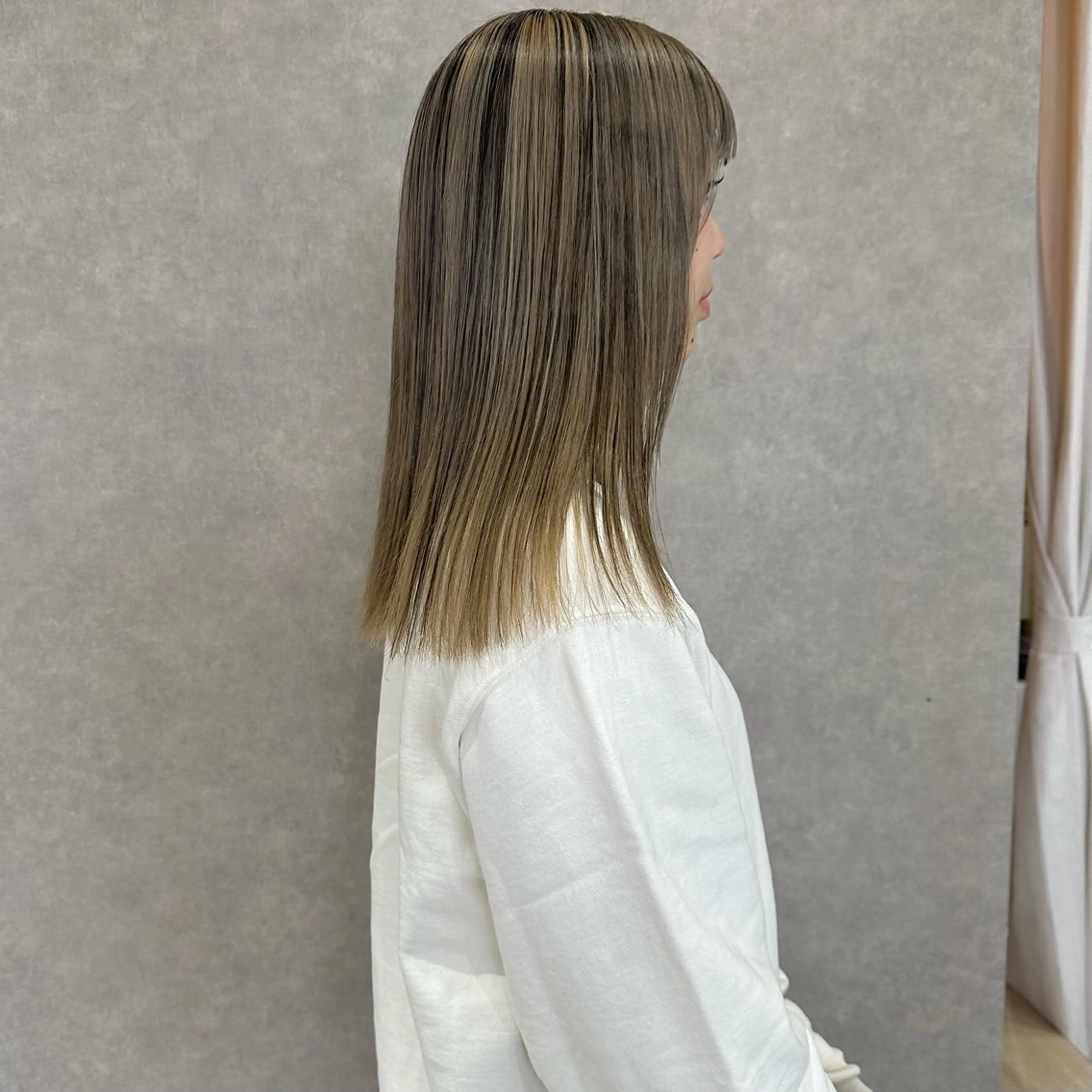 セミロング カラー はちすか るかのヘアスタイル