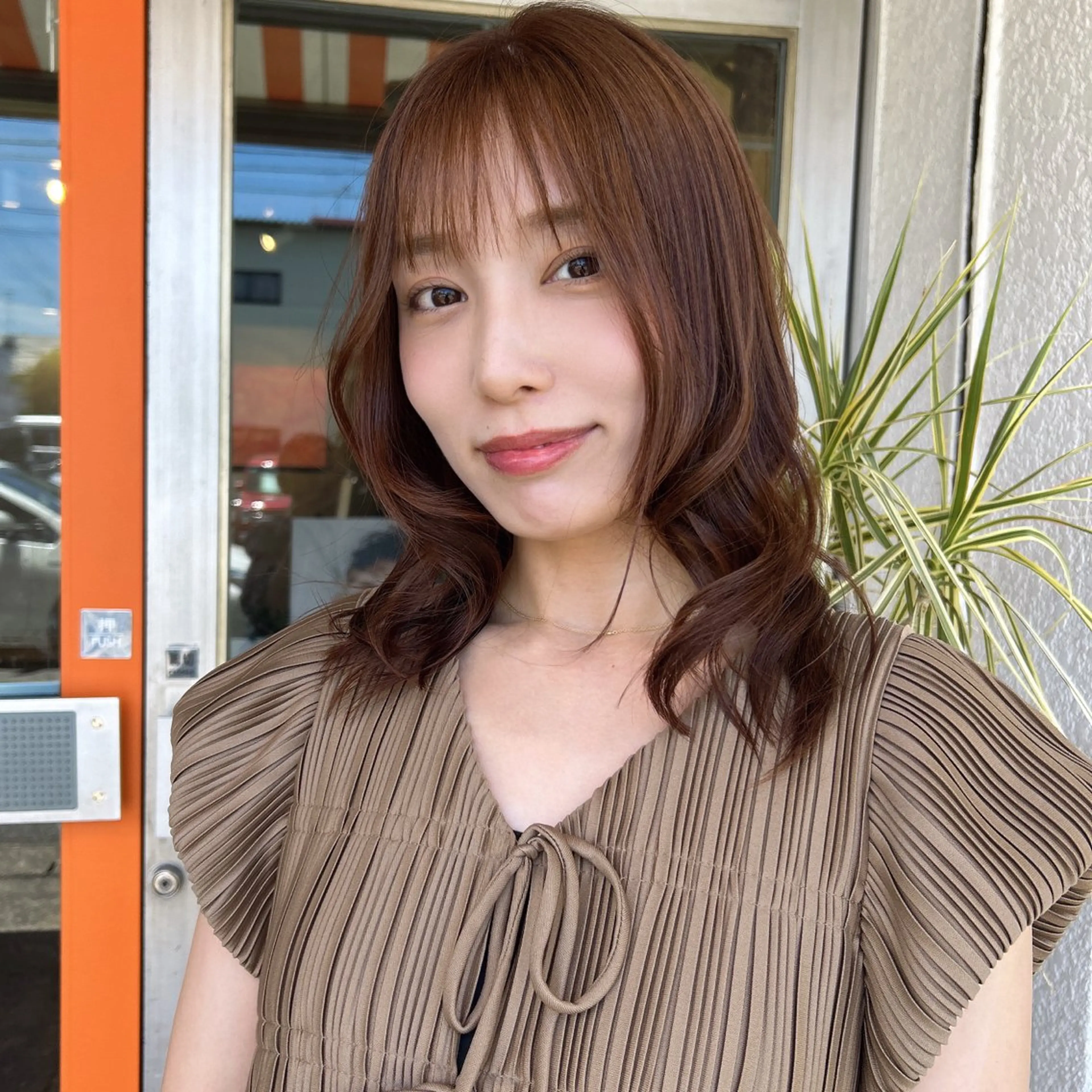 ミディアム カラー ベージュカラー 透明感カラー ピンクカラー カット ヘアカラー shiho/レイヤー /透明感カラーのヘアスタイル