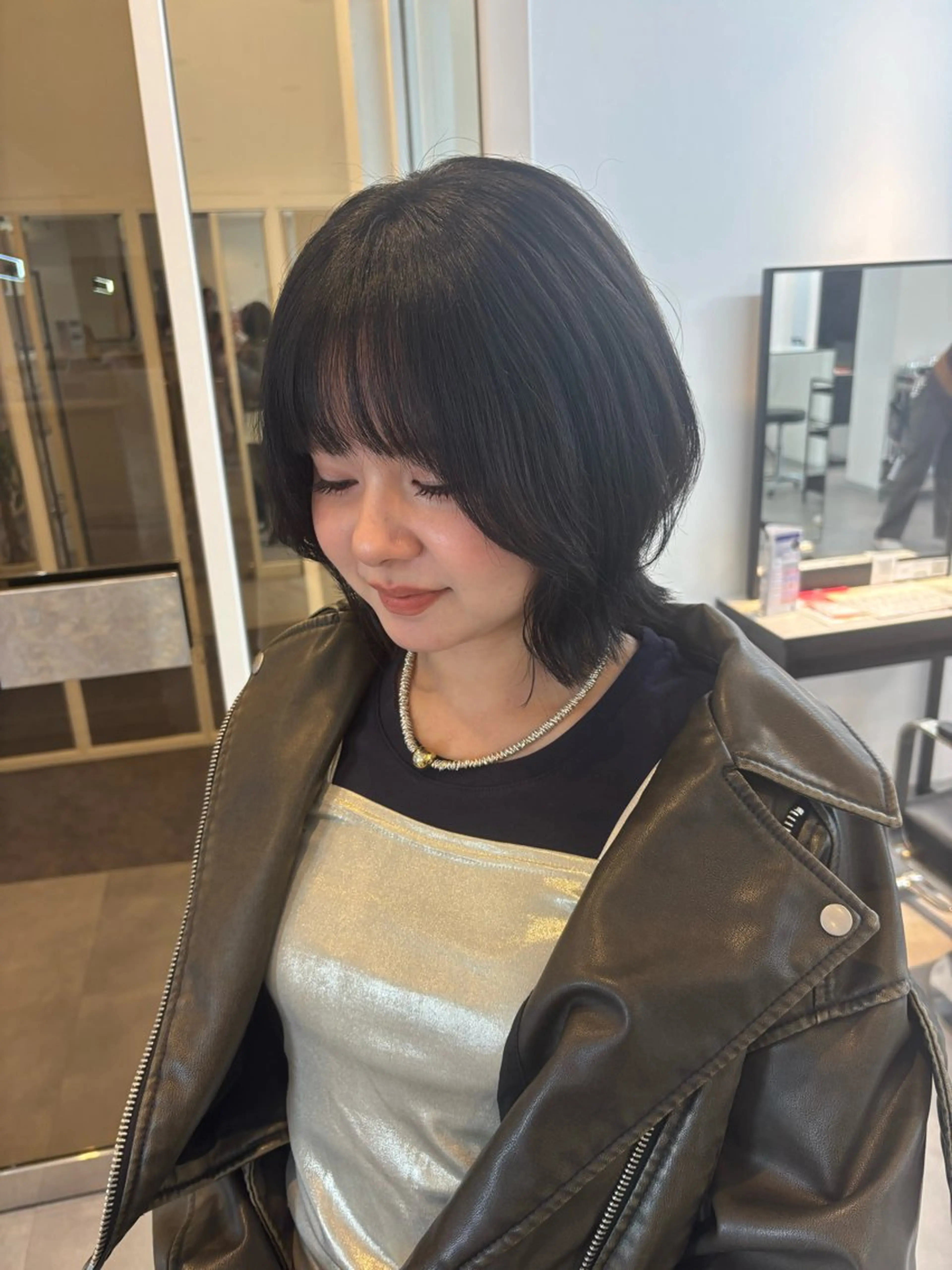 ショート ボブ 外ハネヘア カット 鍋嶋 涼香のヘアスタイル