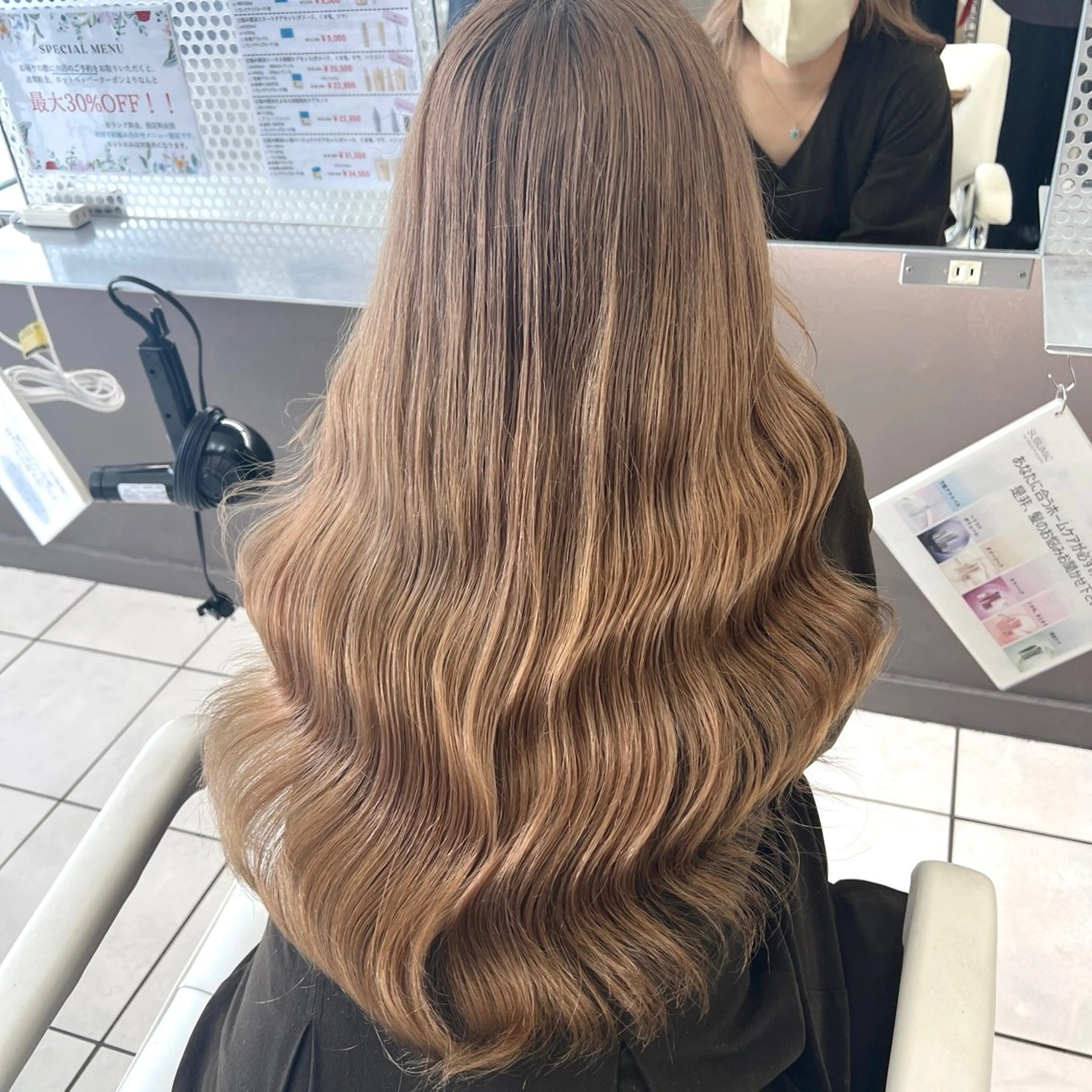 【白髪ぼかし】脱白髪染めハイライト＋オンカラーの写真