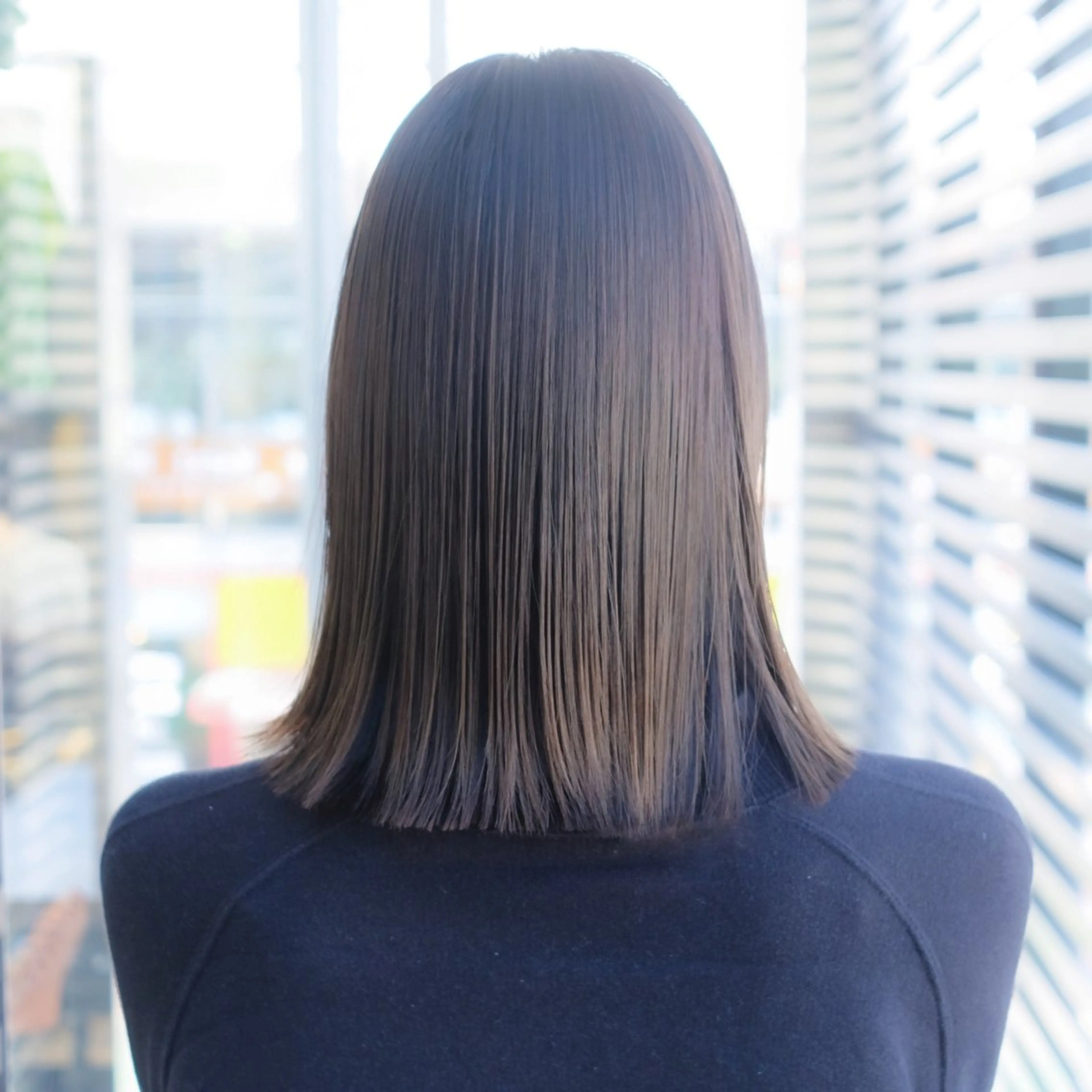 ミディアム カラー グレージュ オリーブグレージュ オリーブグレー 切りっぱなしロブ 【表参道】ショート/ ボブ/くせ毛カットのヘアスタイル