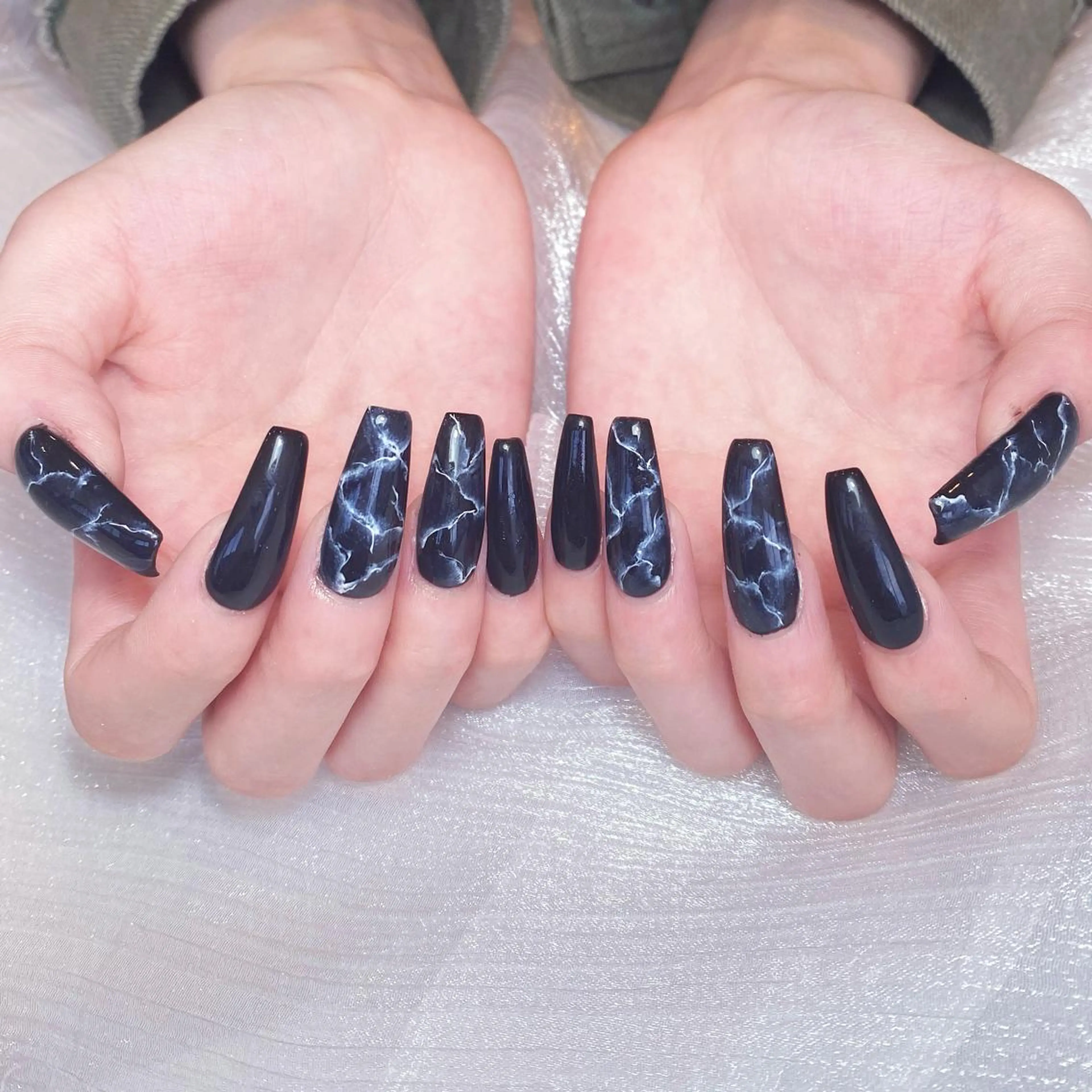 ネイル アートネイル オーロラネイル ガーリー キラキラネイル 韓国ネイル ハンドネイル フットネイル DIANMOND NAIL🌸のネイルデザイン