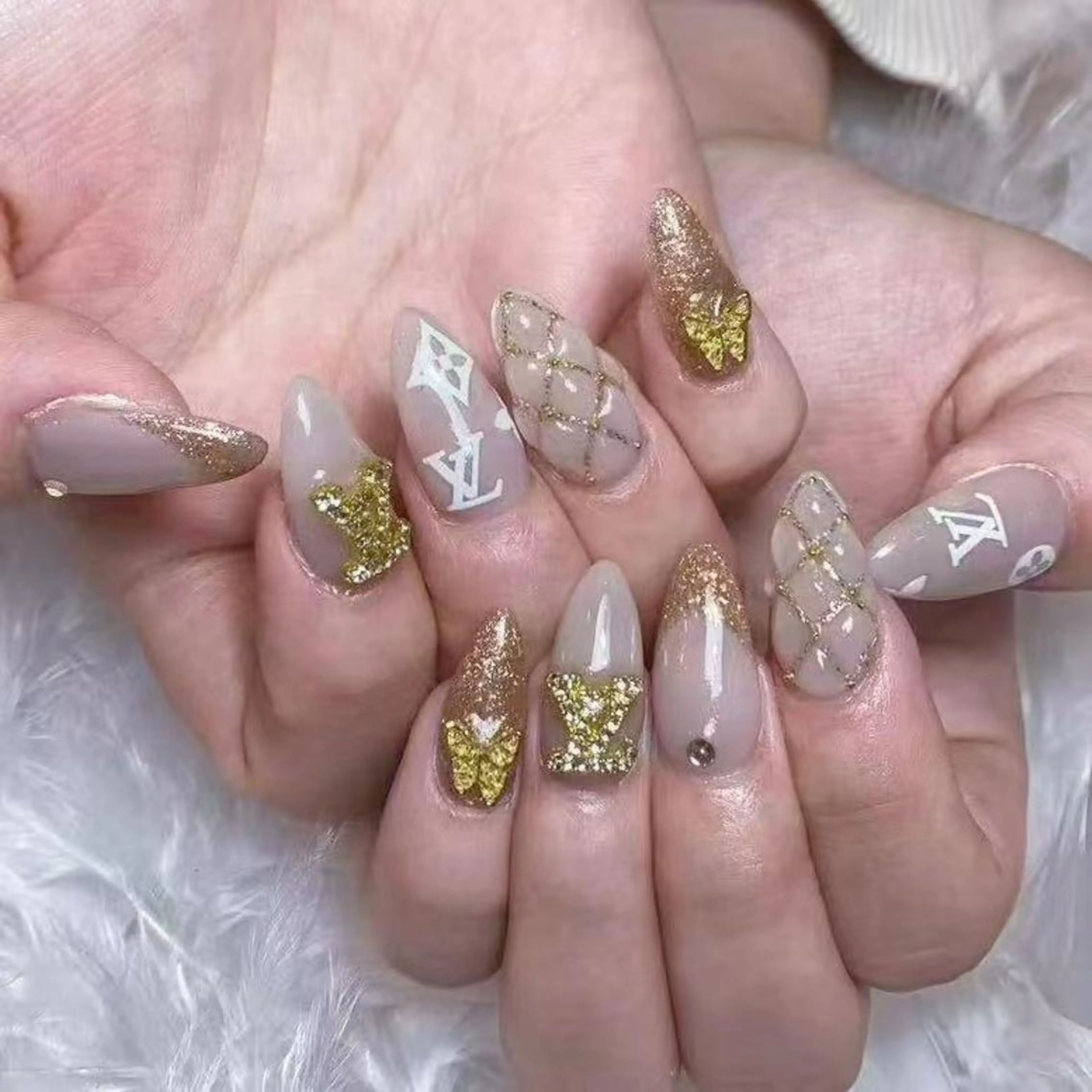 ネイル アートネイル オーロラネイル ガーリー キラキラネイル マグネットネイル ハンドネイル ハンドケア Diamond 🚢のネイルデザイン