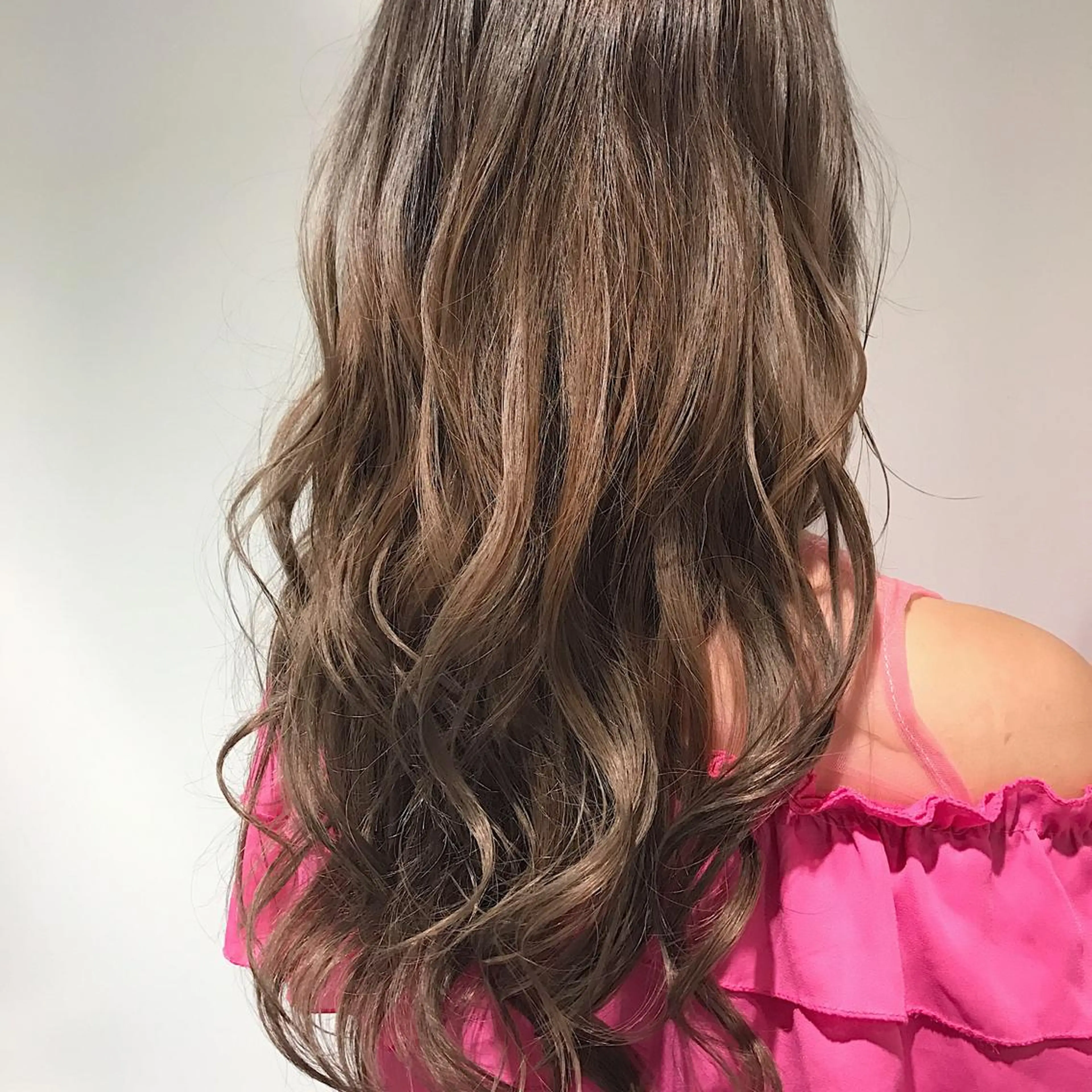 ロング カラー ヘアアレンジ ベージュカラー ブリーチ Zina渋谷エリア マネージャShionのヘアスタイル