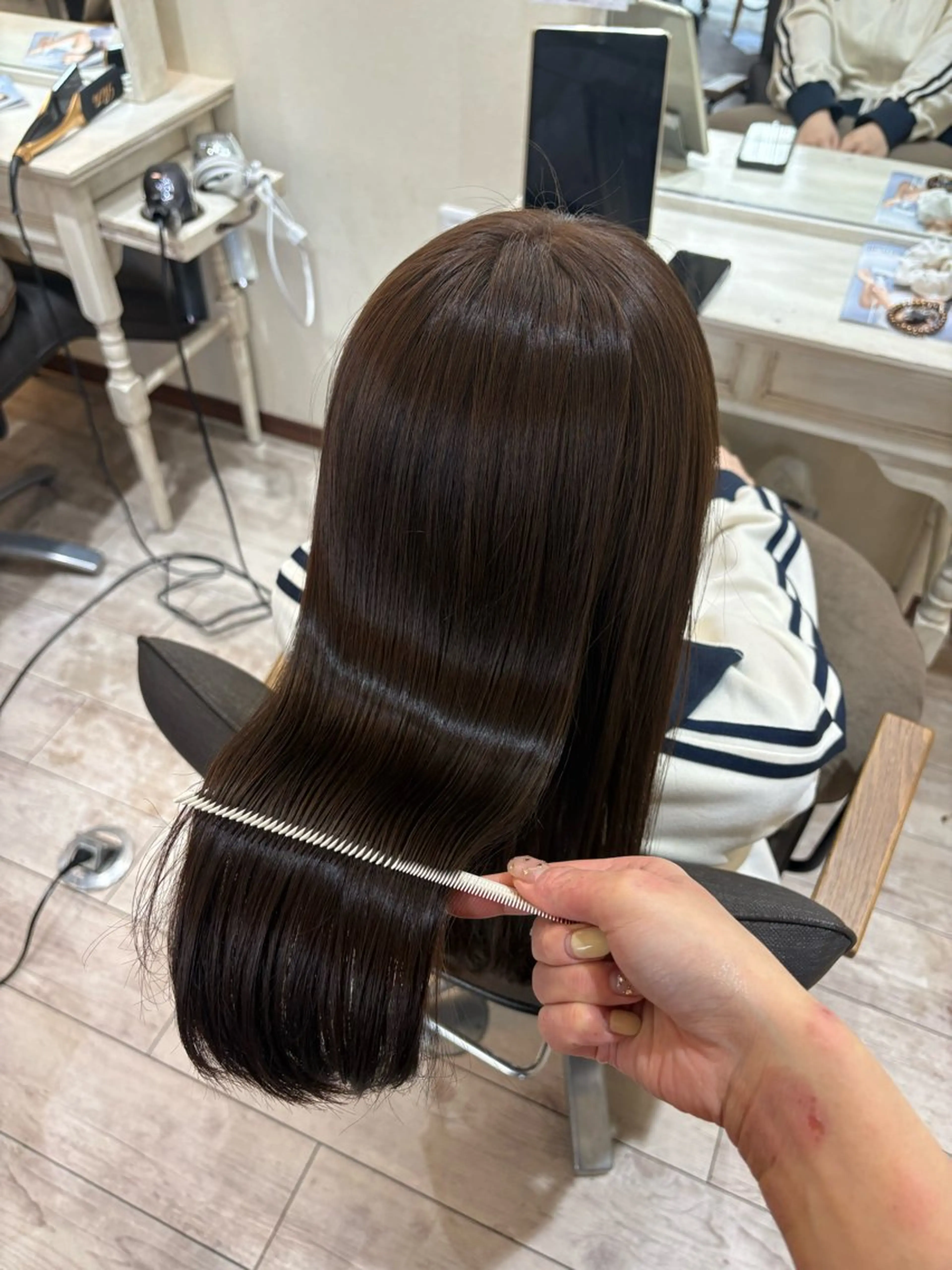 ミディアム カラー 透明感カラー カット ヘアカラー トリートメント 艶カラー/縮毛矯正/ レイヤー/栄/あやかのヘアスタイル