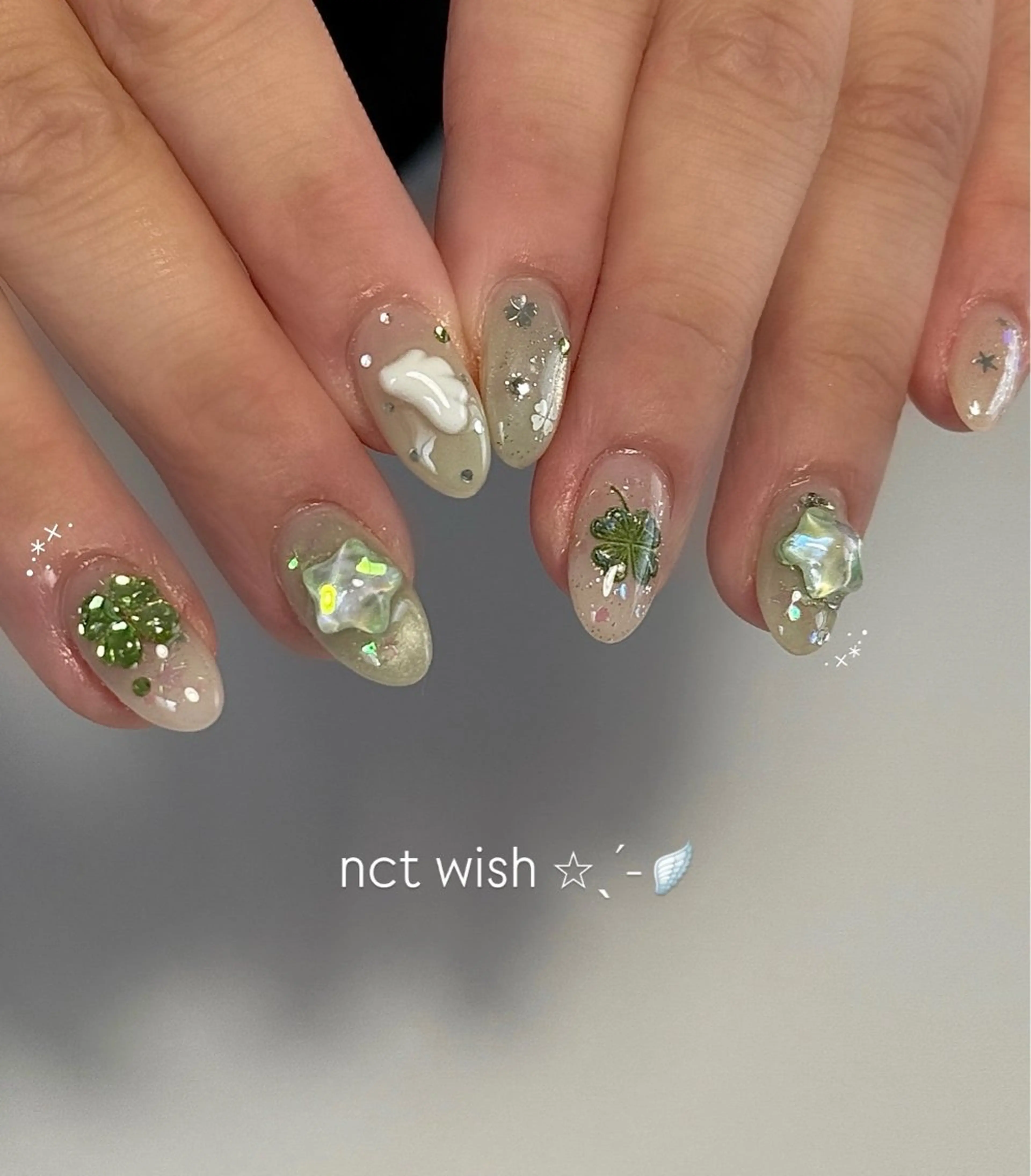 ネイル ハンドネイル フットネイル Lauum ラウームのネイルデザイン